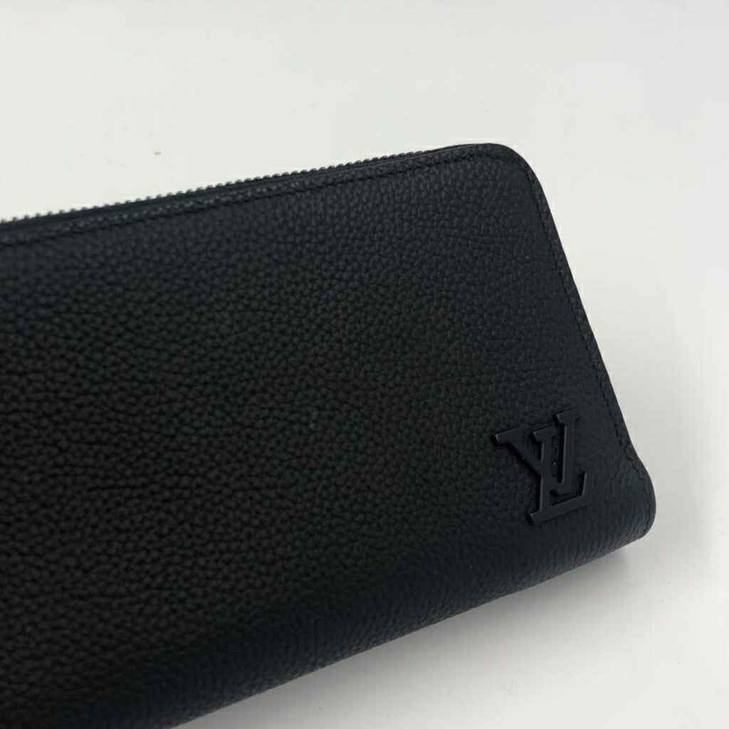 Louis Vuitton Black Coin Purse/Coin Case (Pre-Owned)
