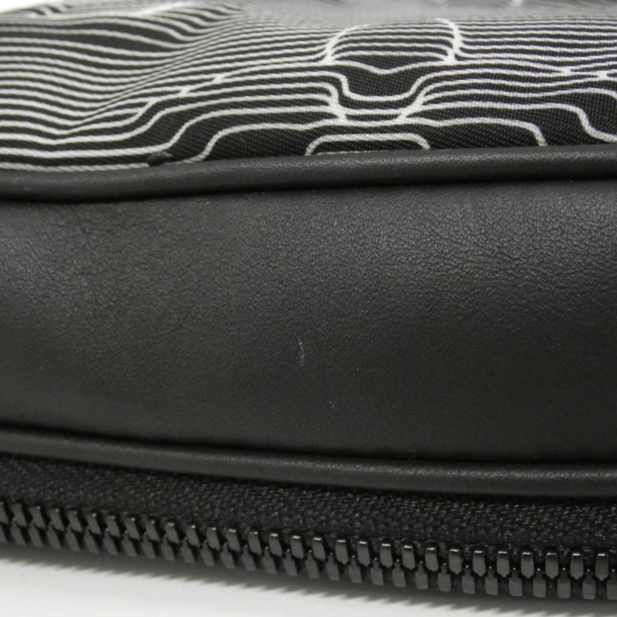 Louis Vuitton Black Nylon Leather Shoulder Bag (Pre-Owned)