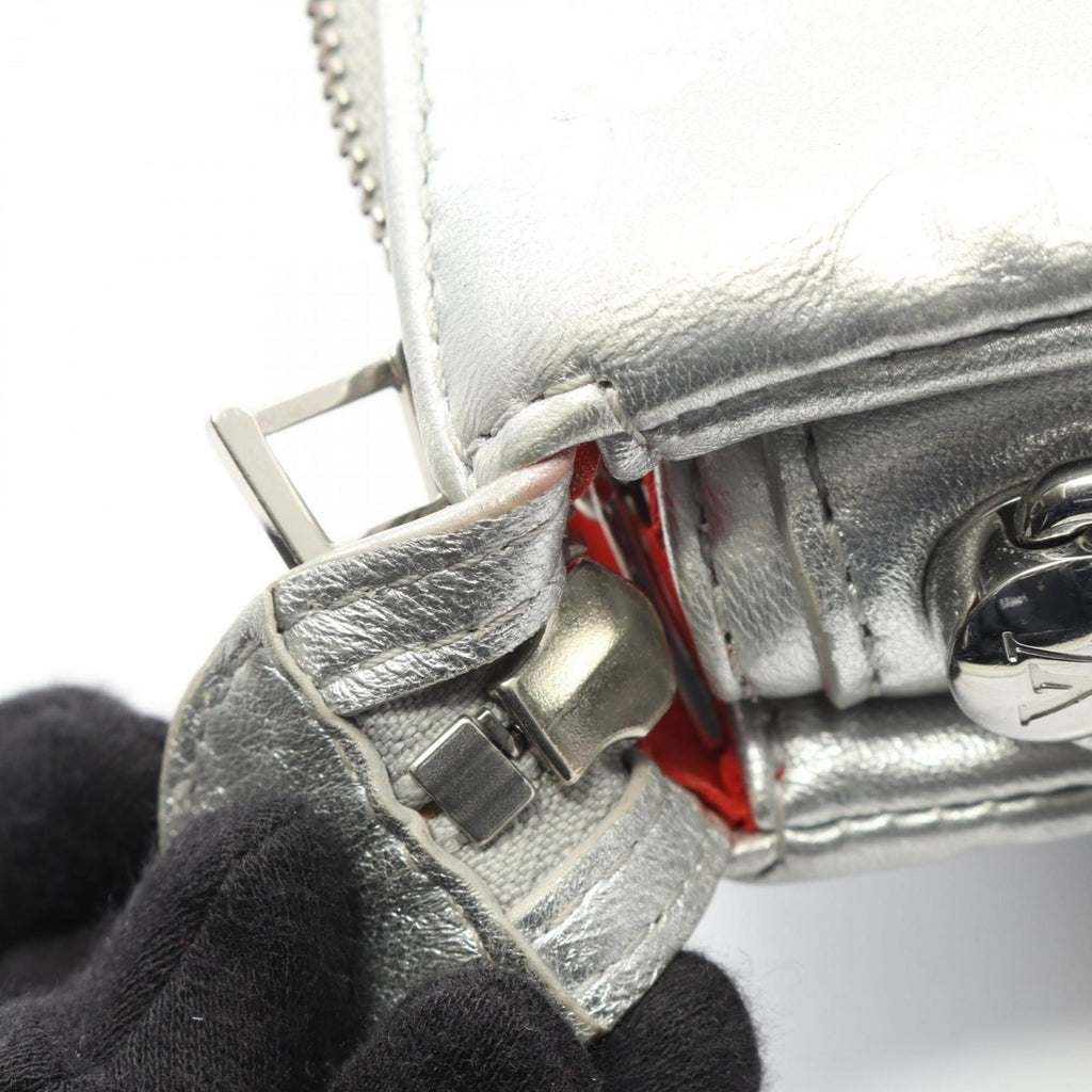 Louis Vuitton Silver Leather Shoulder Bag (Pre-Owned)
