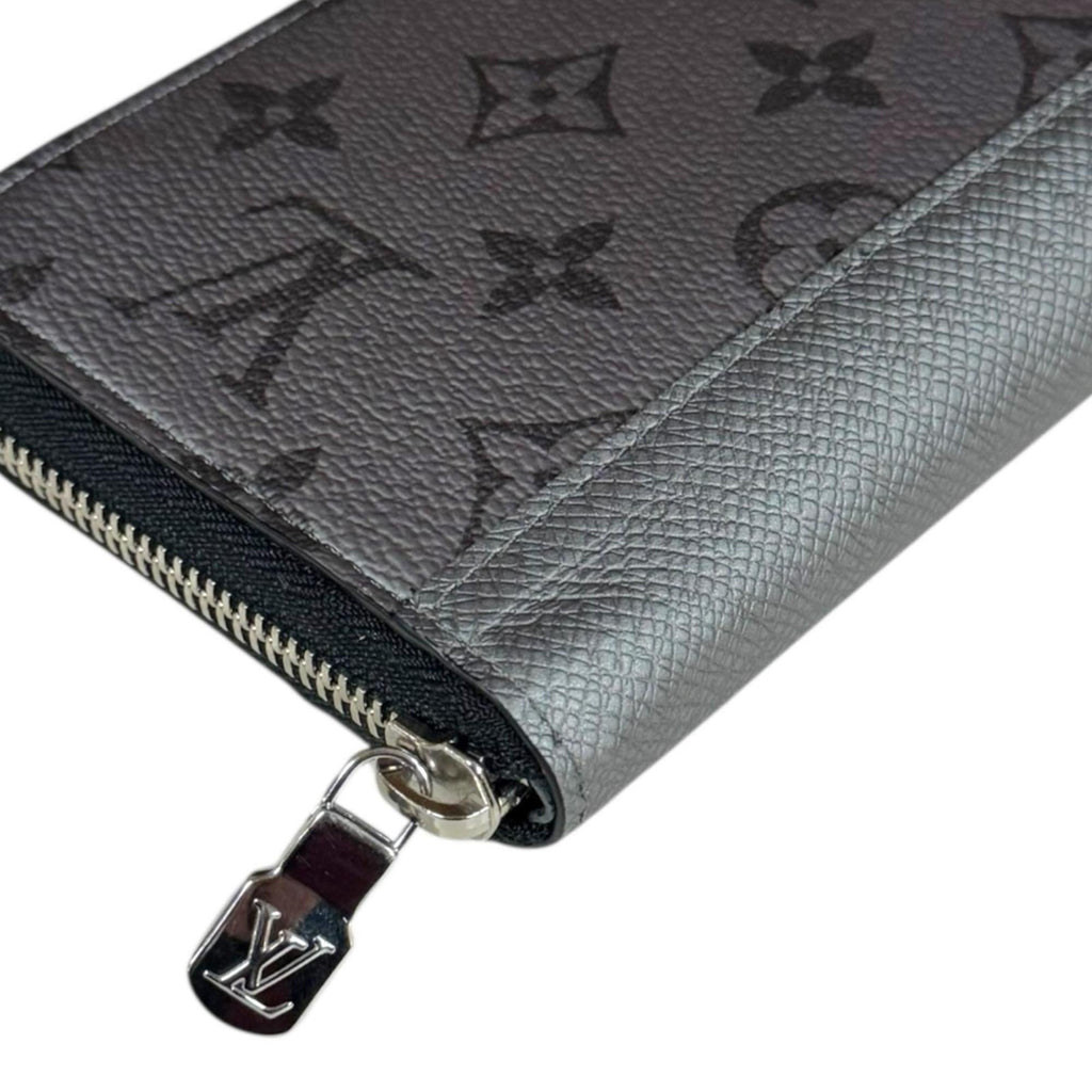 Louis Vuitton Silver Taiga Leather Leather Long Wallet (Bi-Fold) (Pre-Owned)