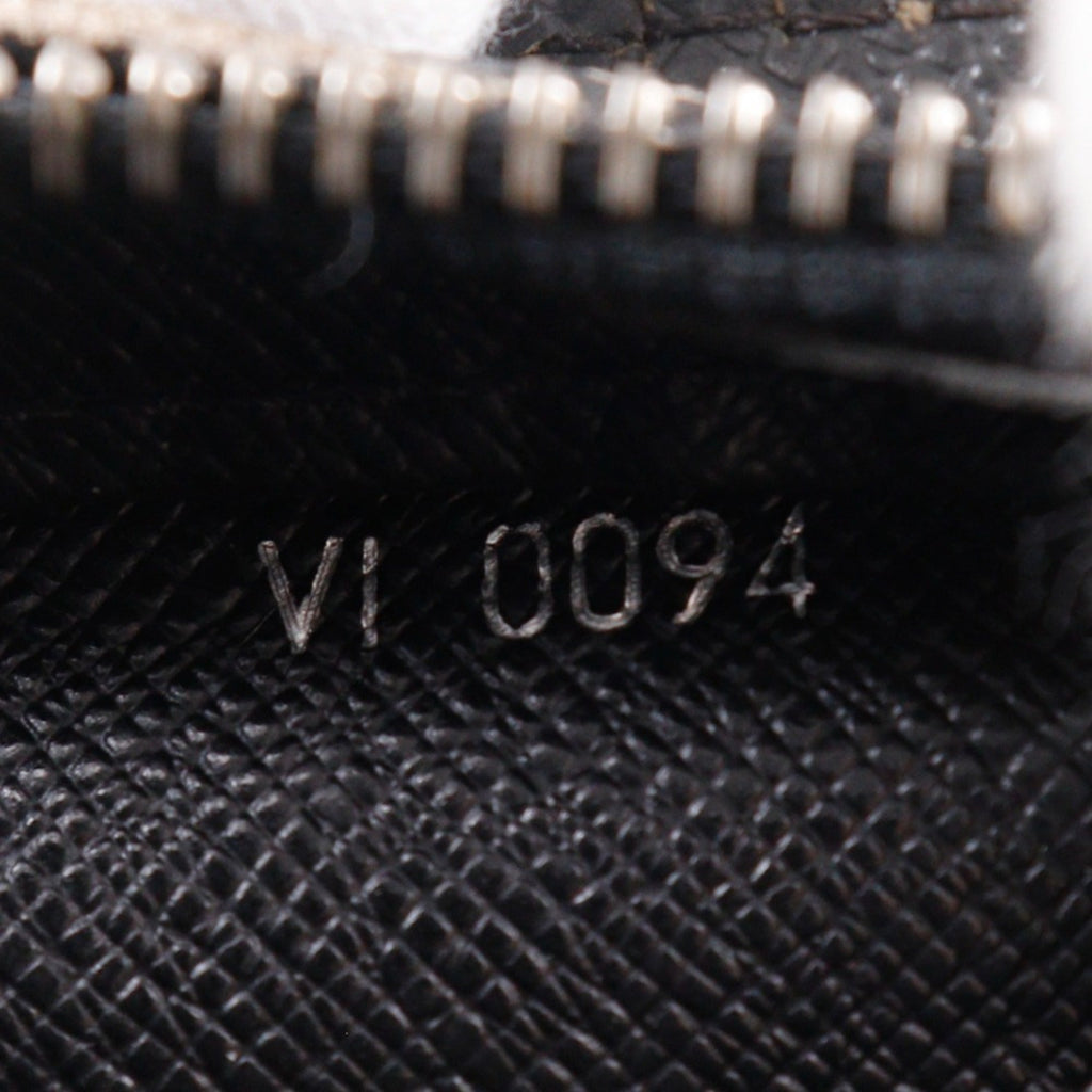 Louis Vuitton Taiga Ardoise Black Taiga Leather Handbag (Pre-Owned)