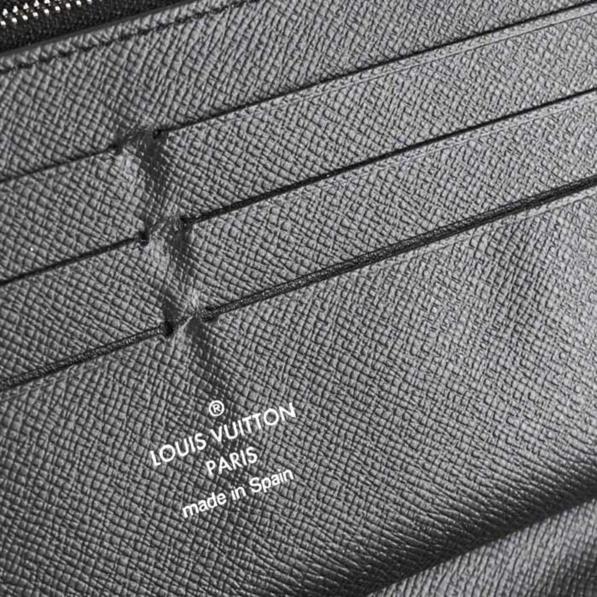 Louis Vuitton Black Taiga Leather Wallet (Tri-Fold) (Pre-Owned)