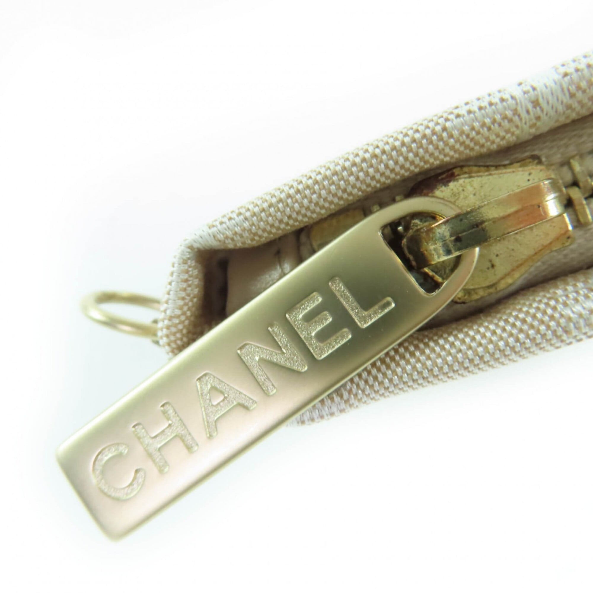 Travel Line Wallet on Chain Quilted Nylon