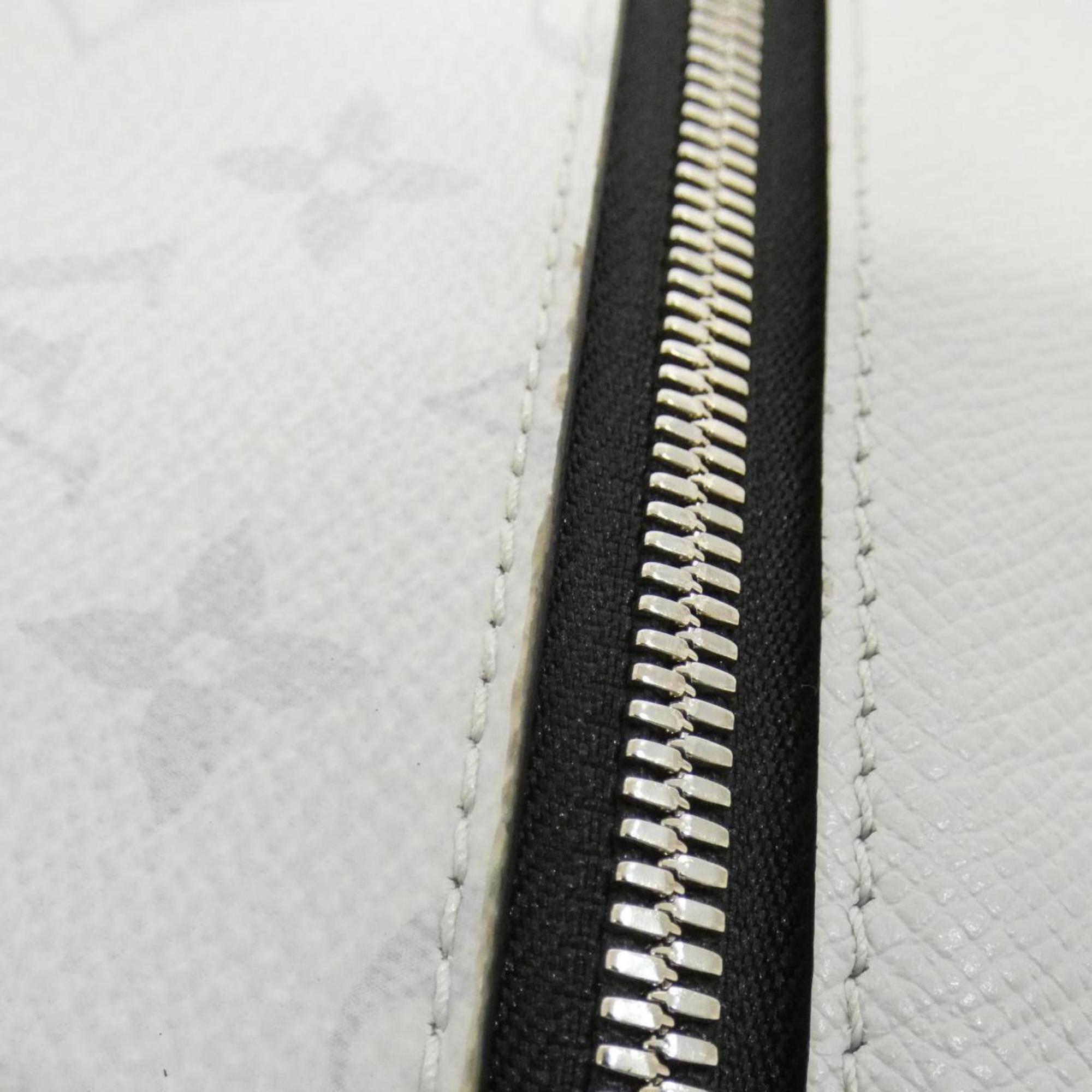 Louis Vuitton White Taigarama Shoulder Bag (Pre-Owned)