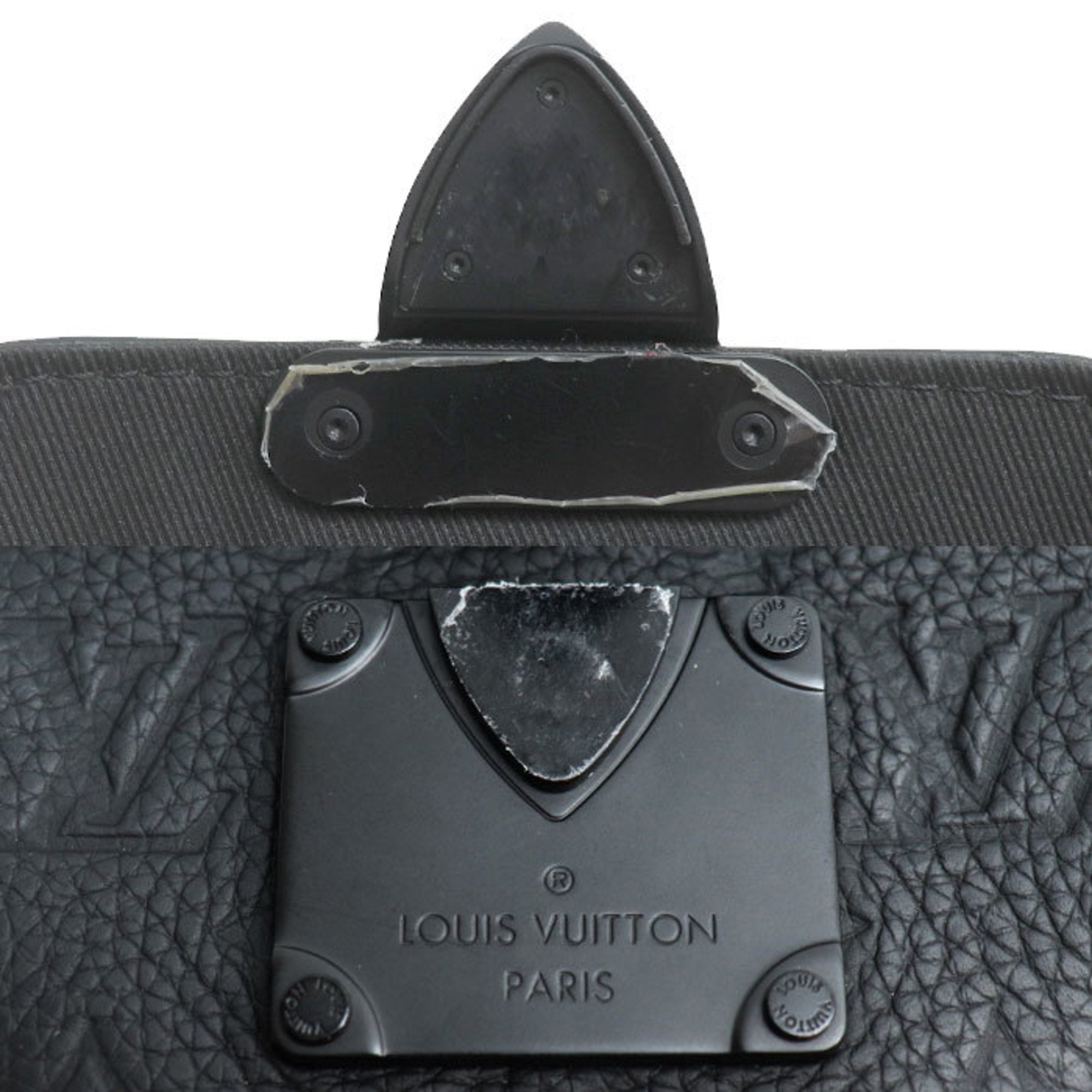 Louis Vuitton Black Leather Shoulder Bag (Pre-Owned)
