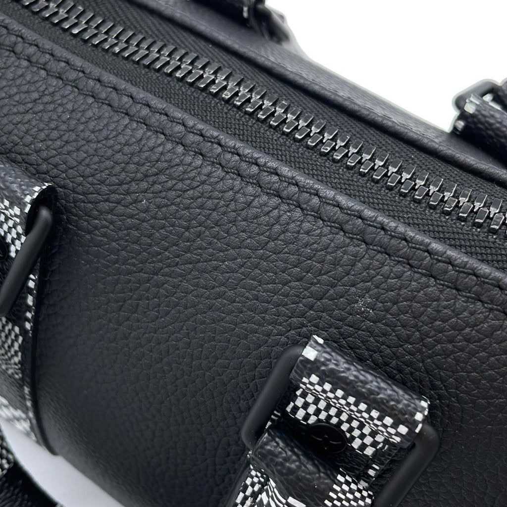Louis Vuitton Black Leather Shoulder Bag (Pre-Owned)