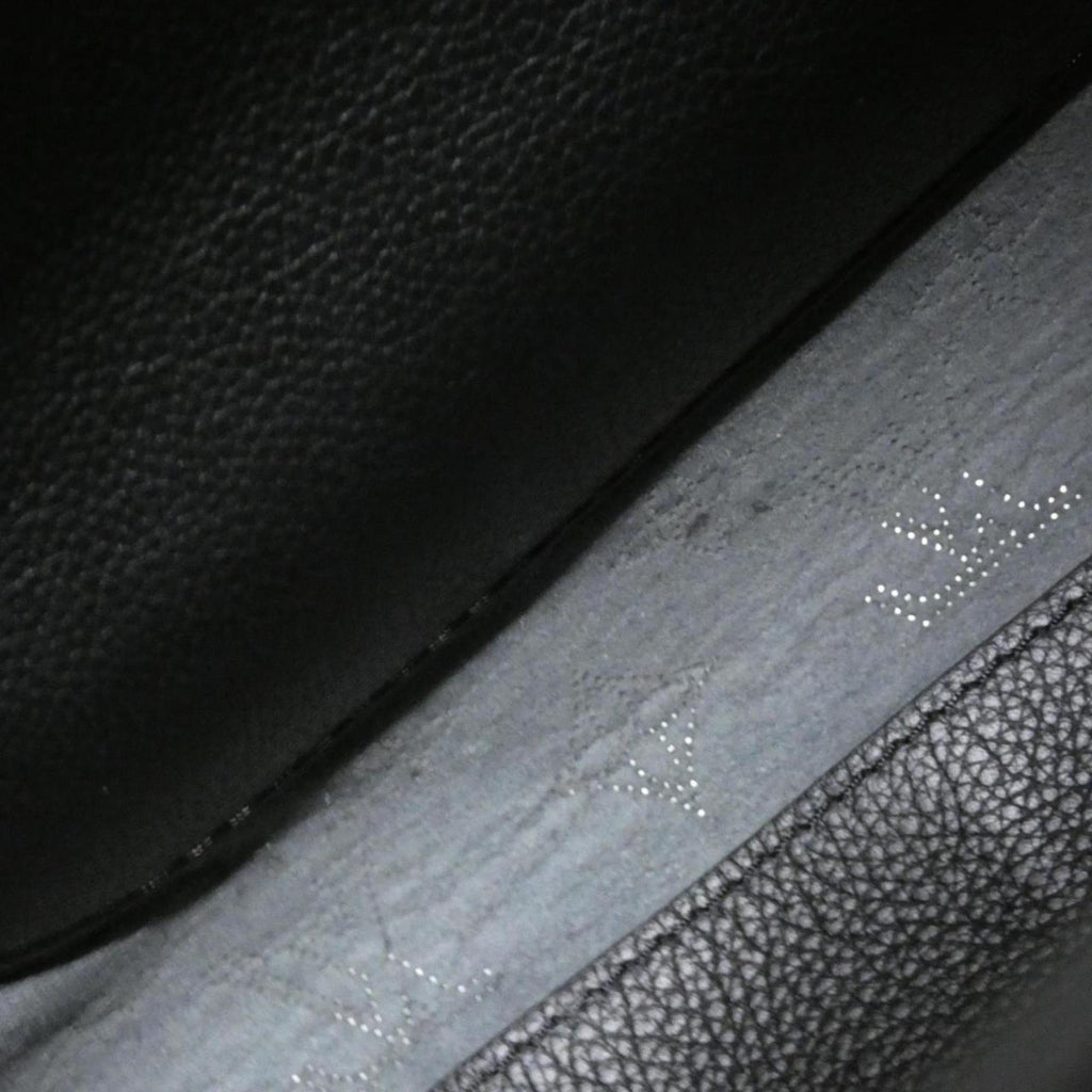 Louis Vuitton Black Leather Shoulder Bag (Pre-Owned)
