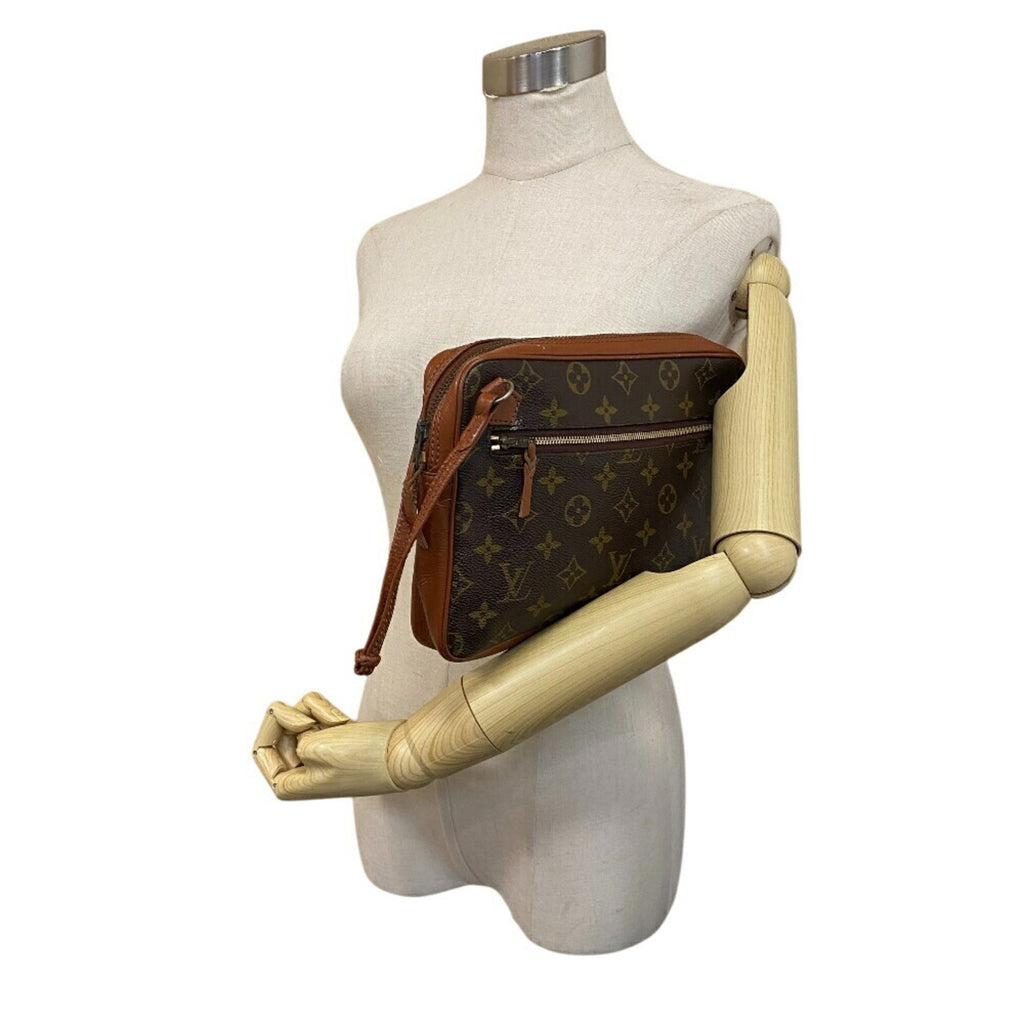 Louis Vuitton Brown Monogram Leather Clutch Bag (Pre-Owned)