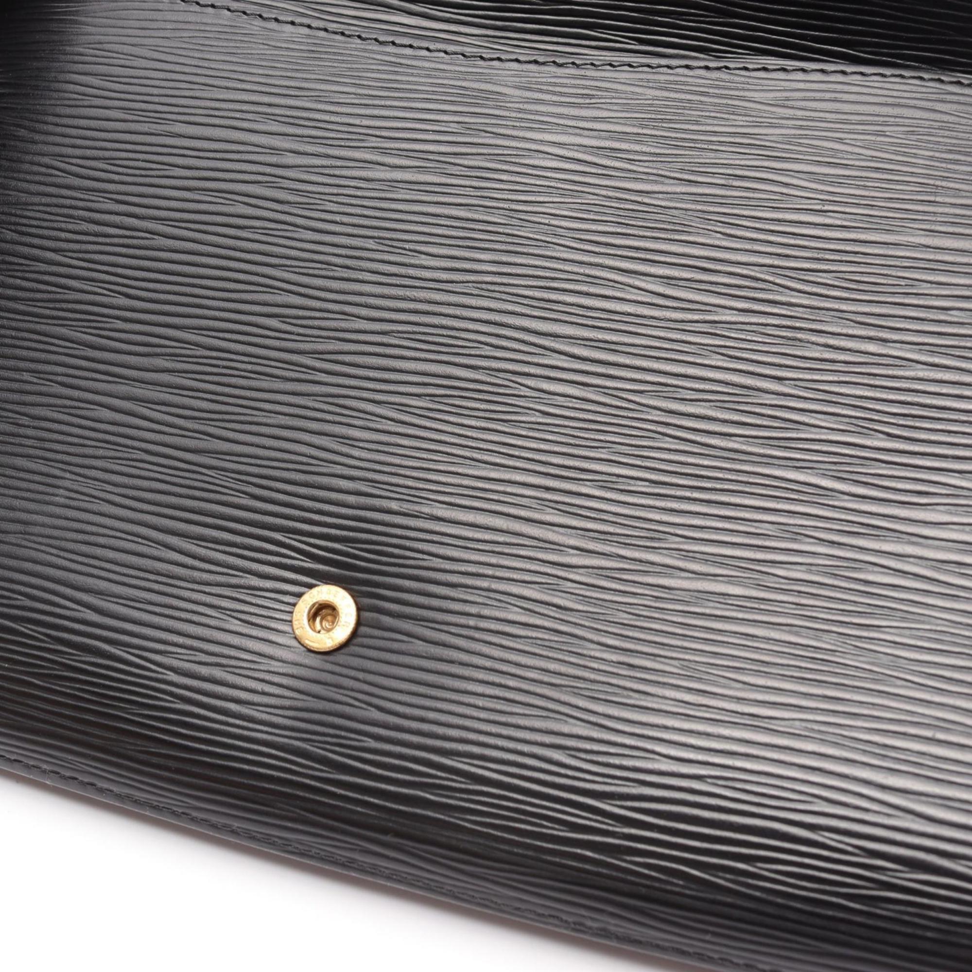 Louis Vuitton Black Noir Epi Leather Clutch Bag (Pre-Owned)