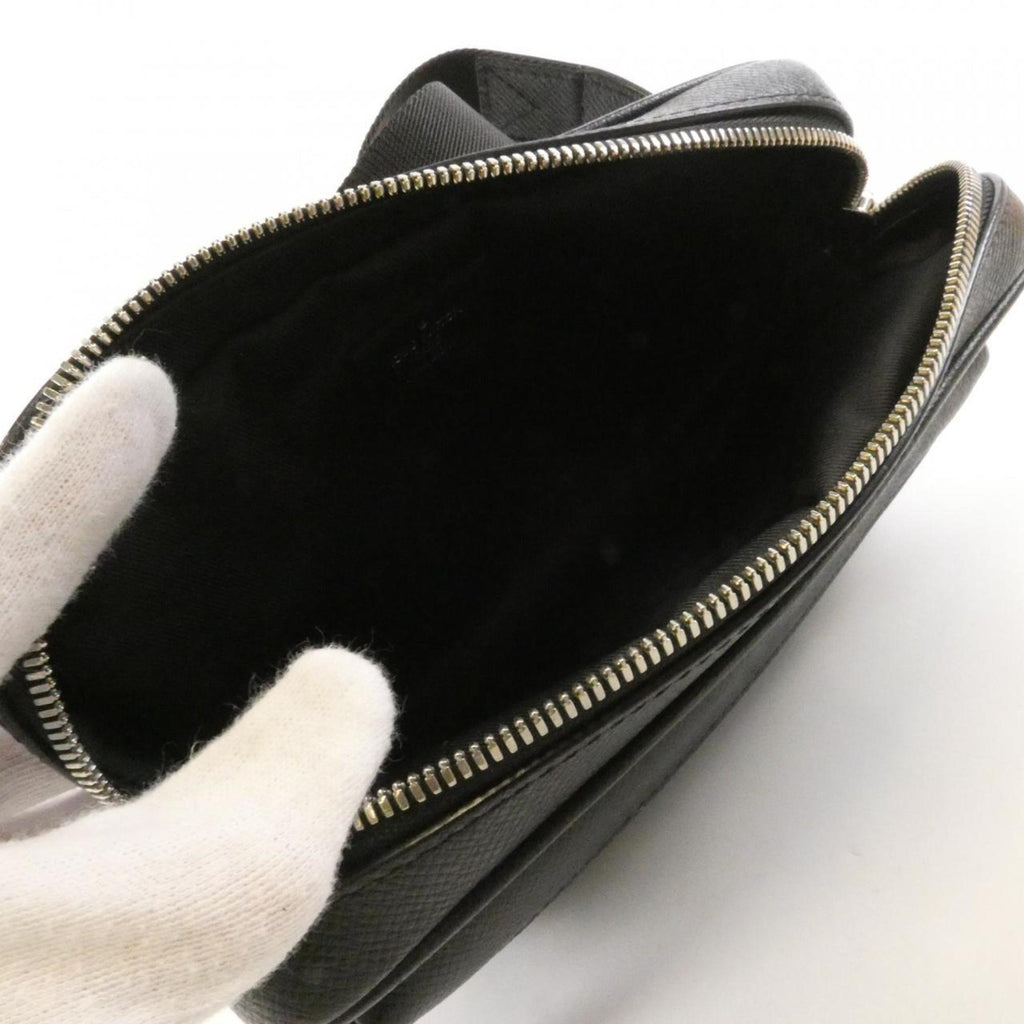 Louis Vuitton Taiga Black Taiga Leather Shoulder Bag (Pre-Owned)