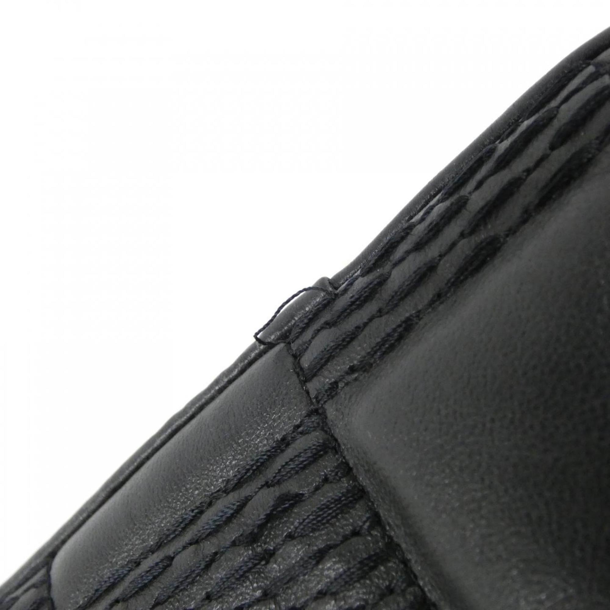 Louis Vuitton Black Leather Shoulder Bag (Pre-Owned)