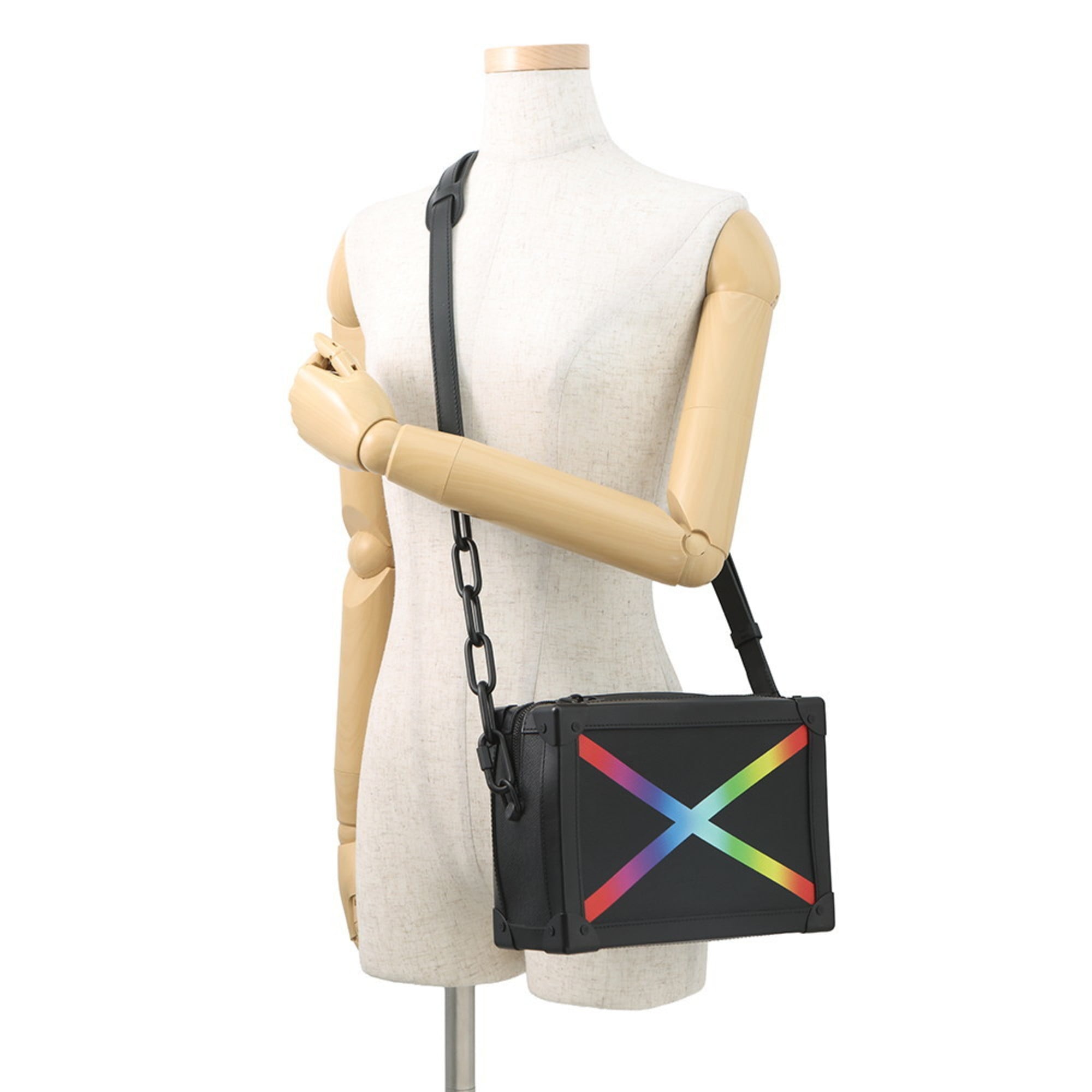 Louis Vuitton Taiga Black Noir Taiga Leather Handbag Shoulder Bag (Pre-Owned)