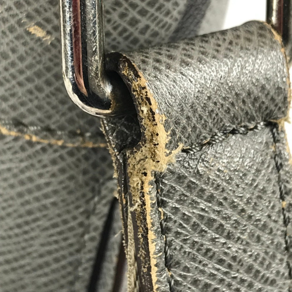 Louis Vuitton Glacier Gray Taiga Leather Messenger Bag Shoulder Bag (Pre-Owned)