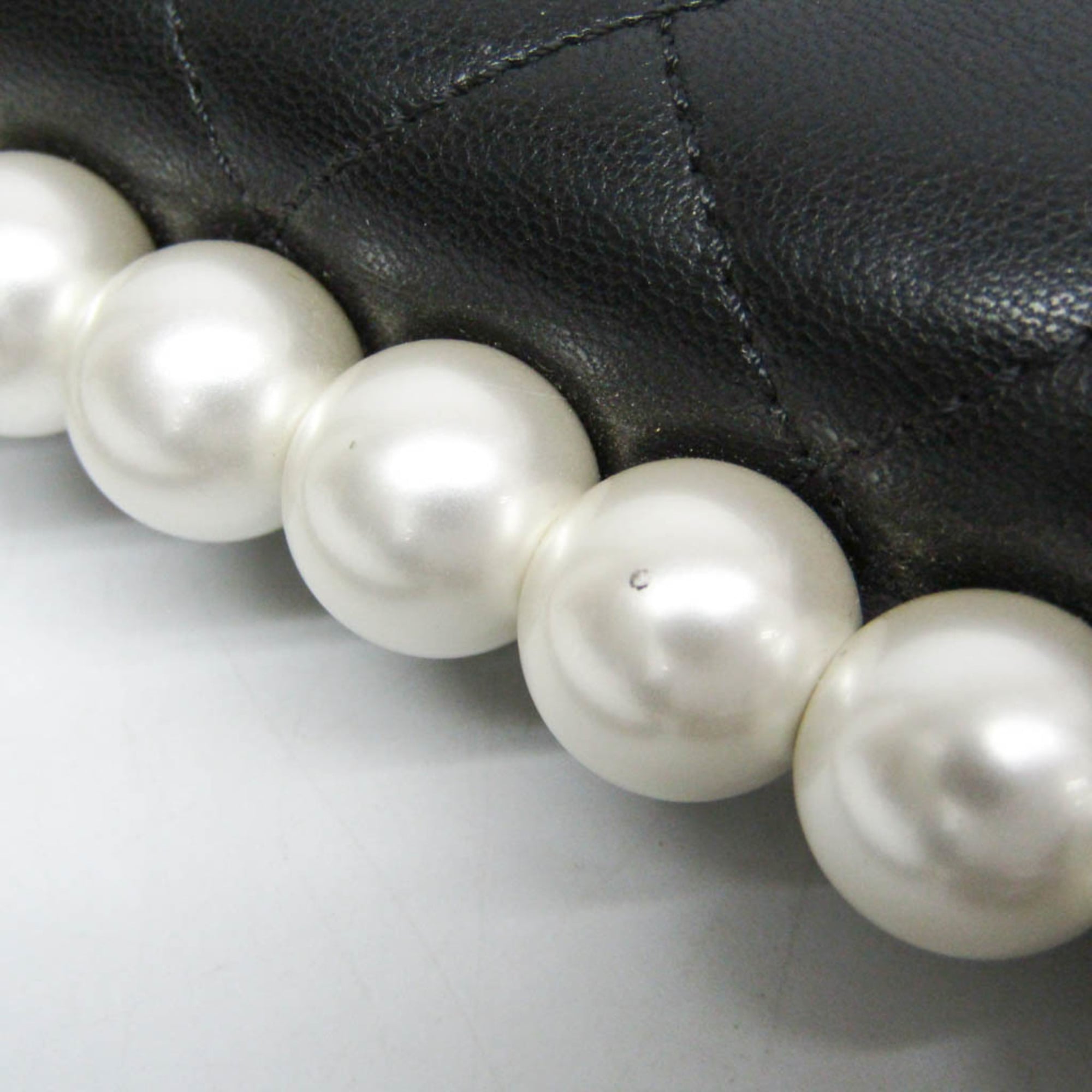 Chic Pearls Flap Bag Quilted Lambskin Mini