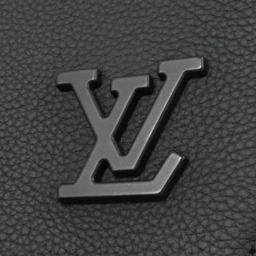 Louis Vuitton Black Leather Shoulder Bag (Pre-Owned)