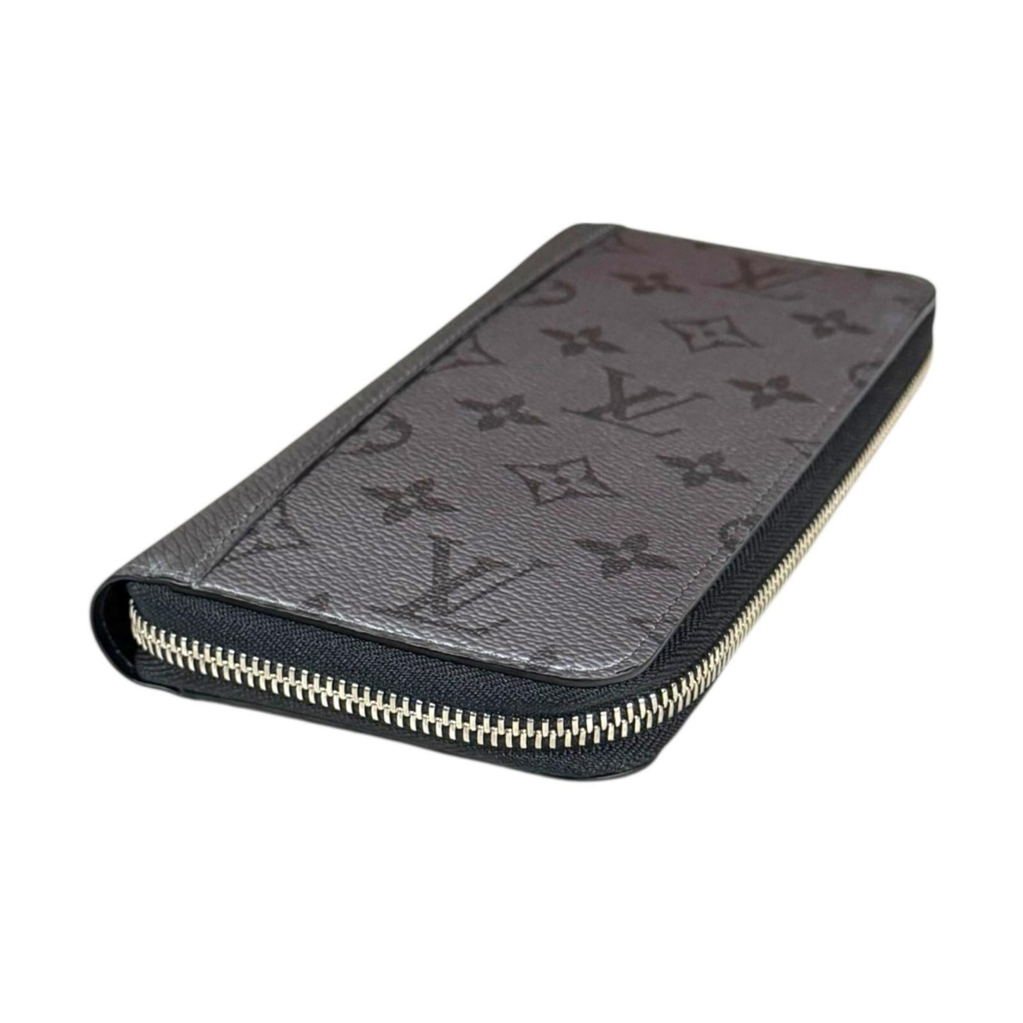 Louis Vuitton Silver Taiga Leather Leather Long Wallet (Bi-Fold) (Pre-Owned)