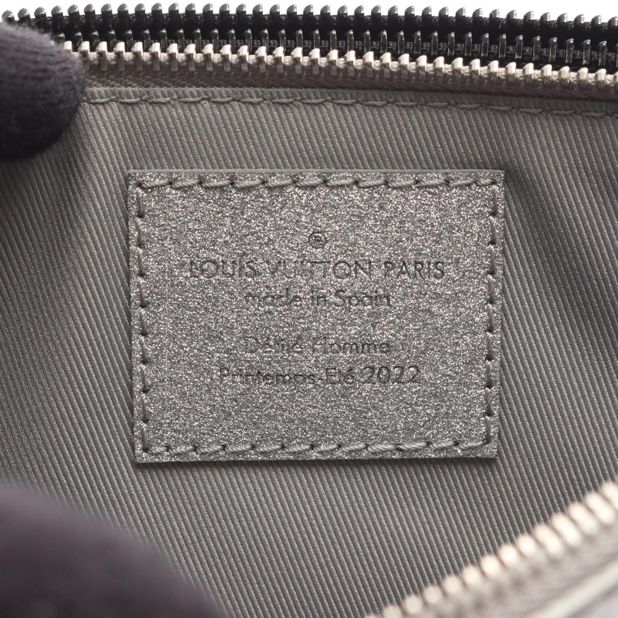 Louis Vuitton Black Silver Leather Shoulder Bag (Pre-Owned)