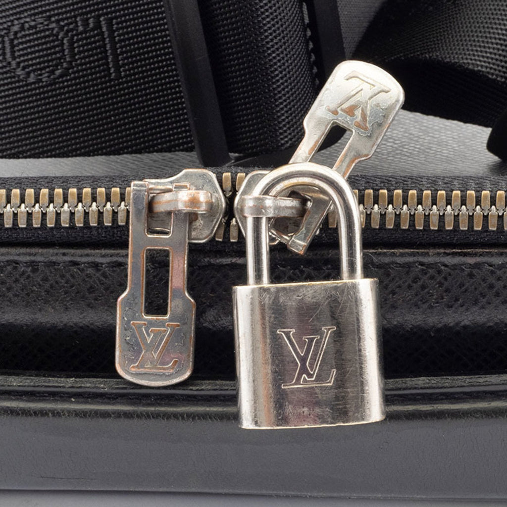 Louis Vuitton Ardoise Taiga Leather Shoulder Bag (Pre-Owned)