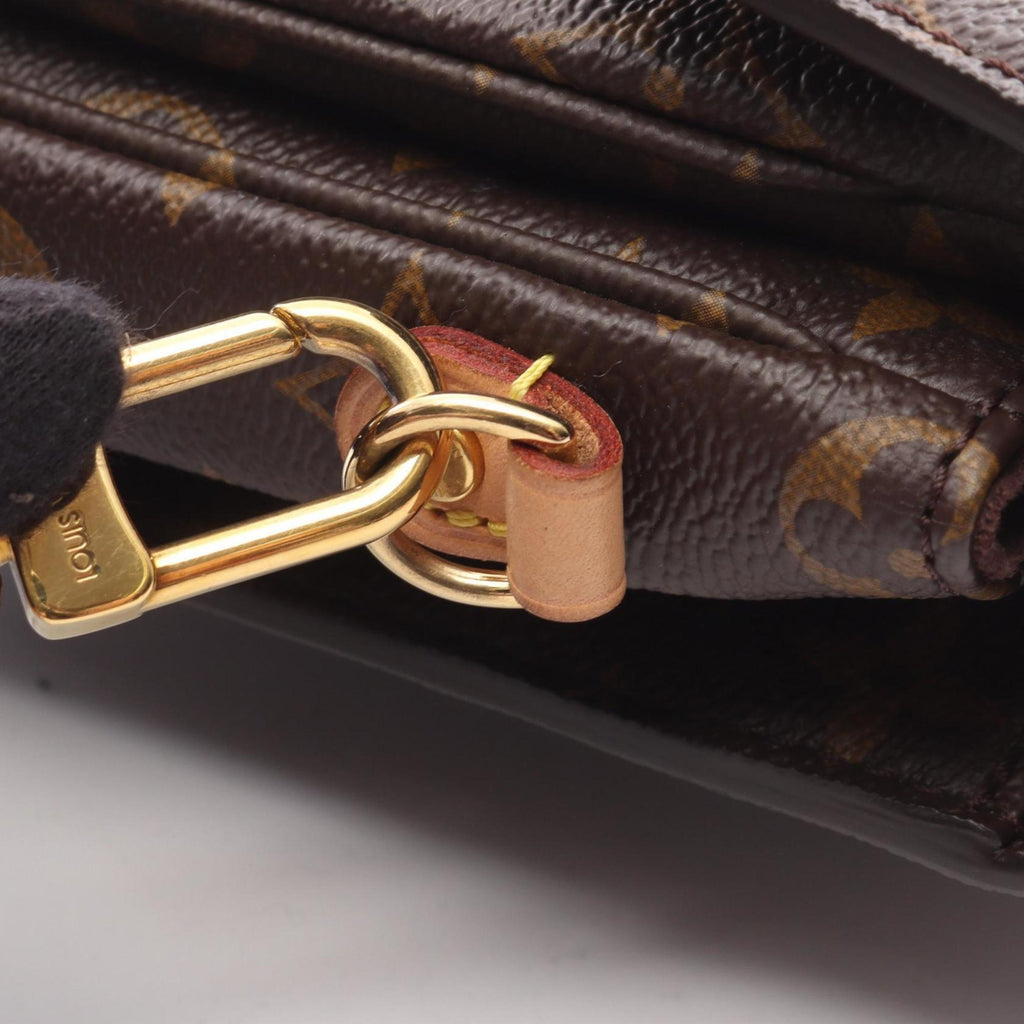 Louis Vuitton Brown Coated Canvas Leather Handbag Pochette (Pre-Owned)