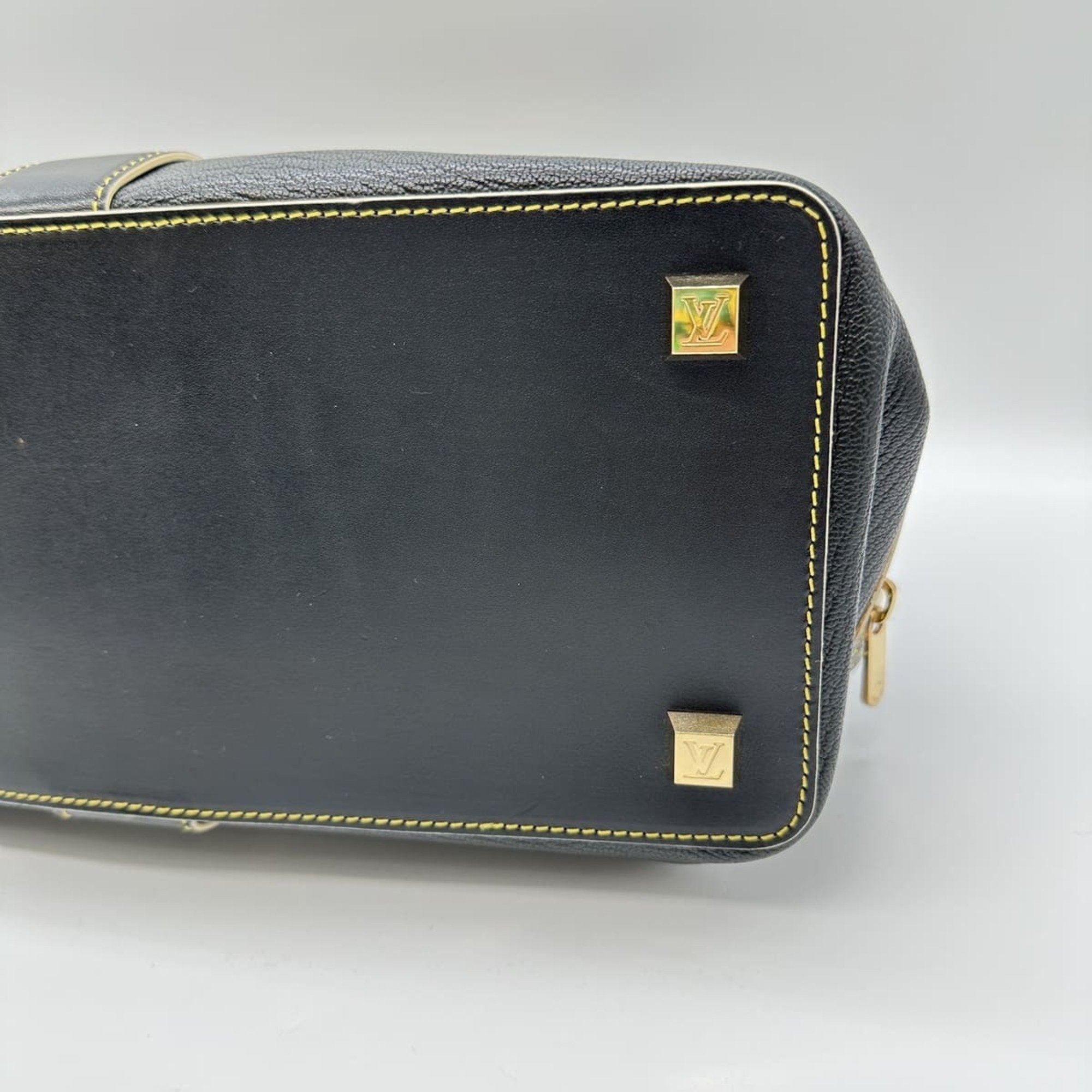 Louis Vuitton Black Suhali Leather Handbag (Pre-Owned)