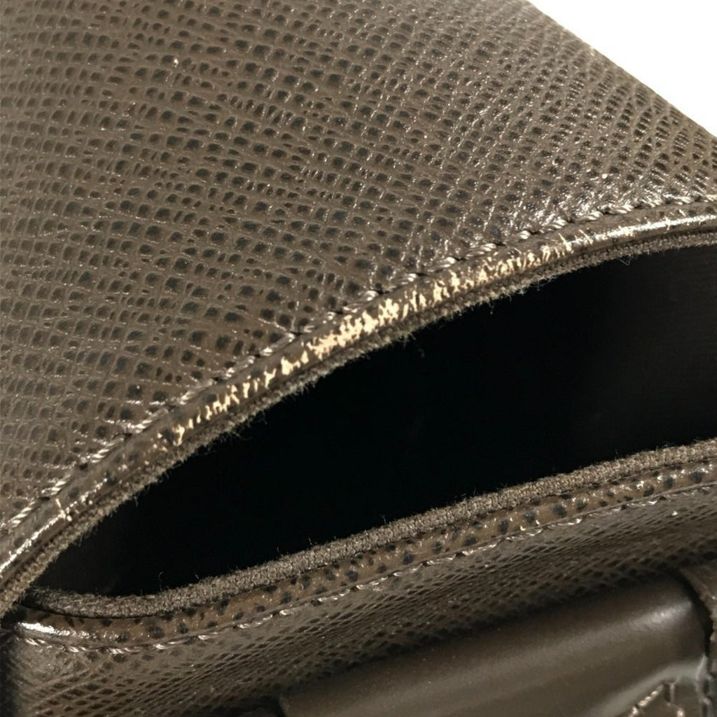 Louis Vuitton Brown Grizzly Taiga Leather Messenger Bag Shoulder Bag (Pre-Owned)
