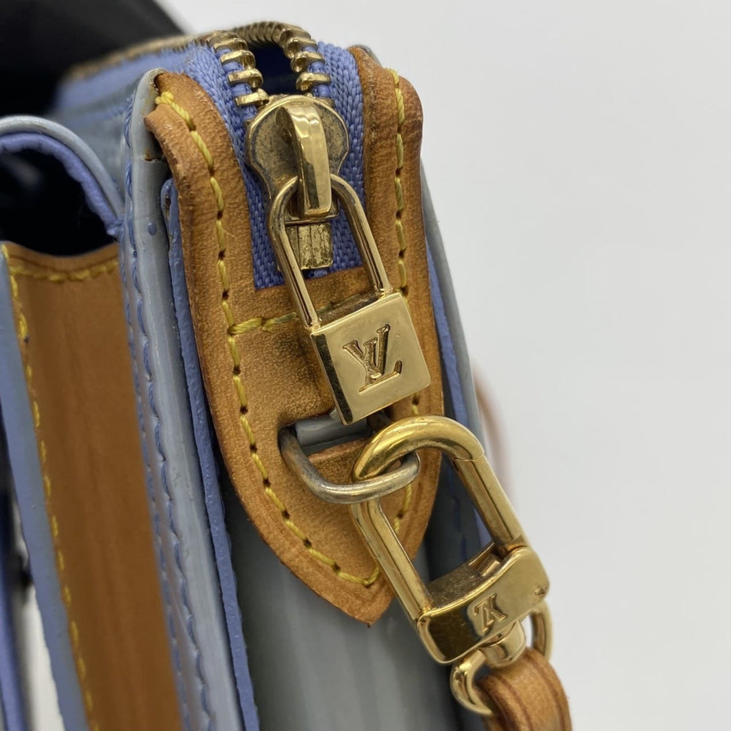Louis Vuitton Blue Monogram Vernis Pochette Shoulder Bag (Pre-Owned)