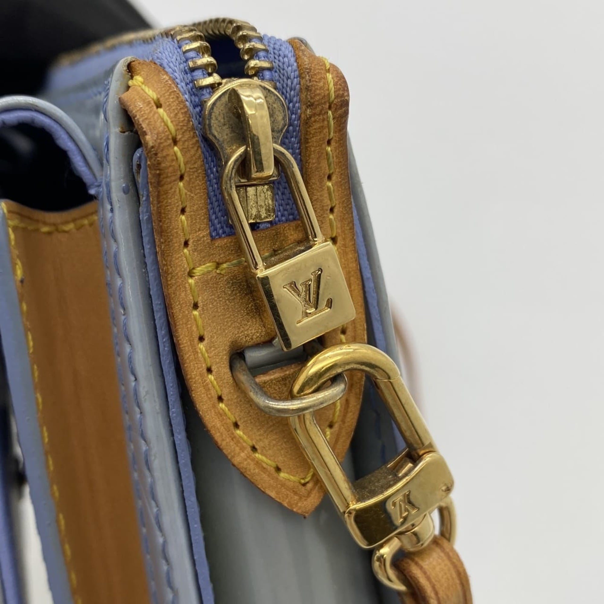 Louis Vuitton Blue Monogram Vernis Pochette Shoulder Bag (Pre-Owned)