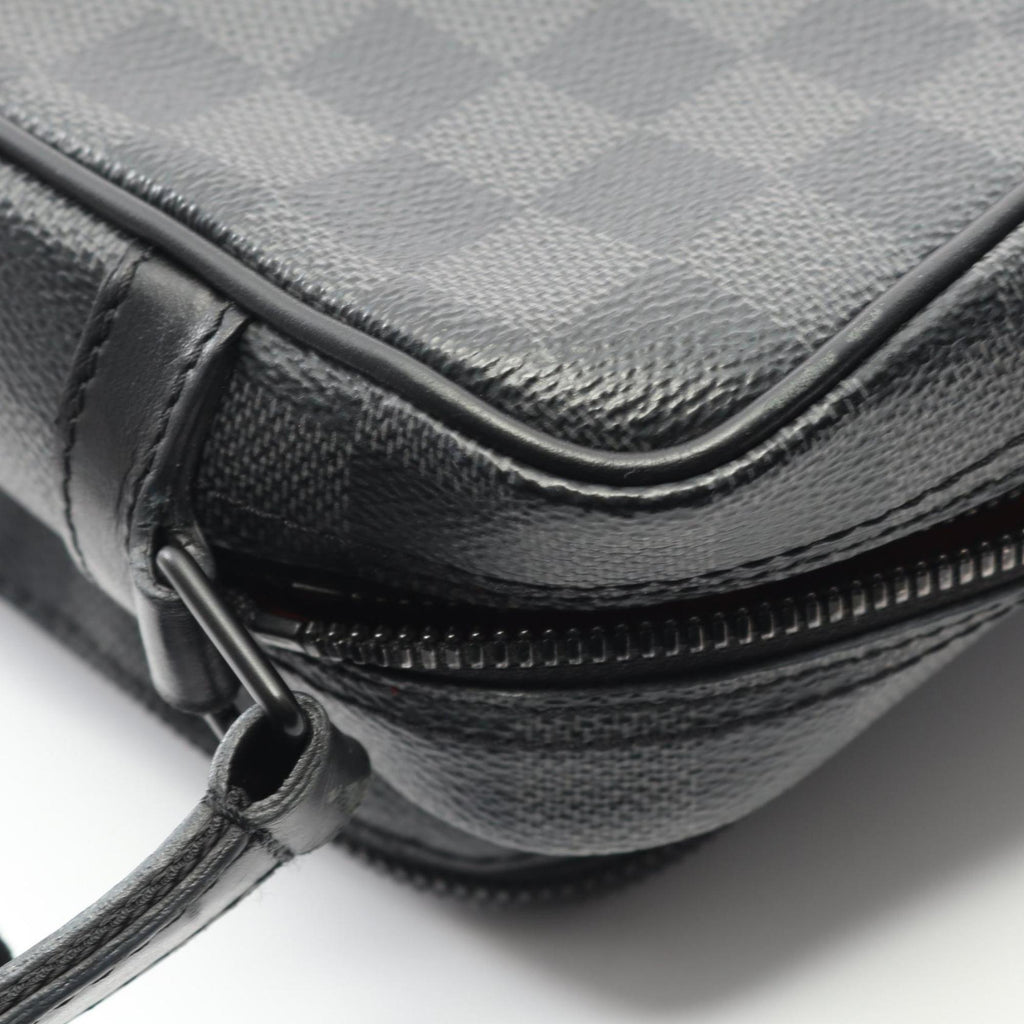 Louis Vuitton Gray Damier Graphite Leather Shoulder Bag (Pre-Owned)