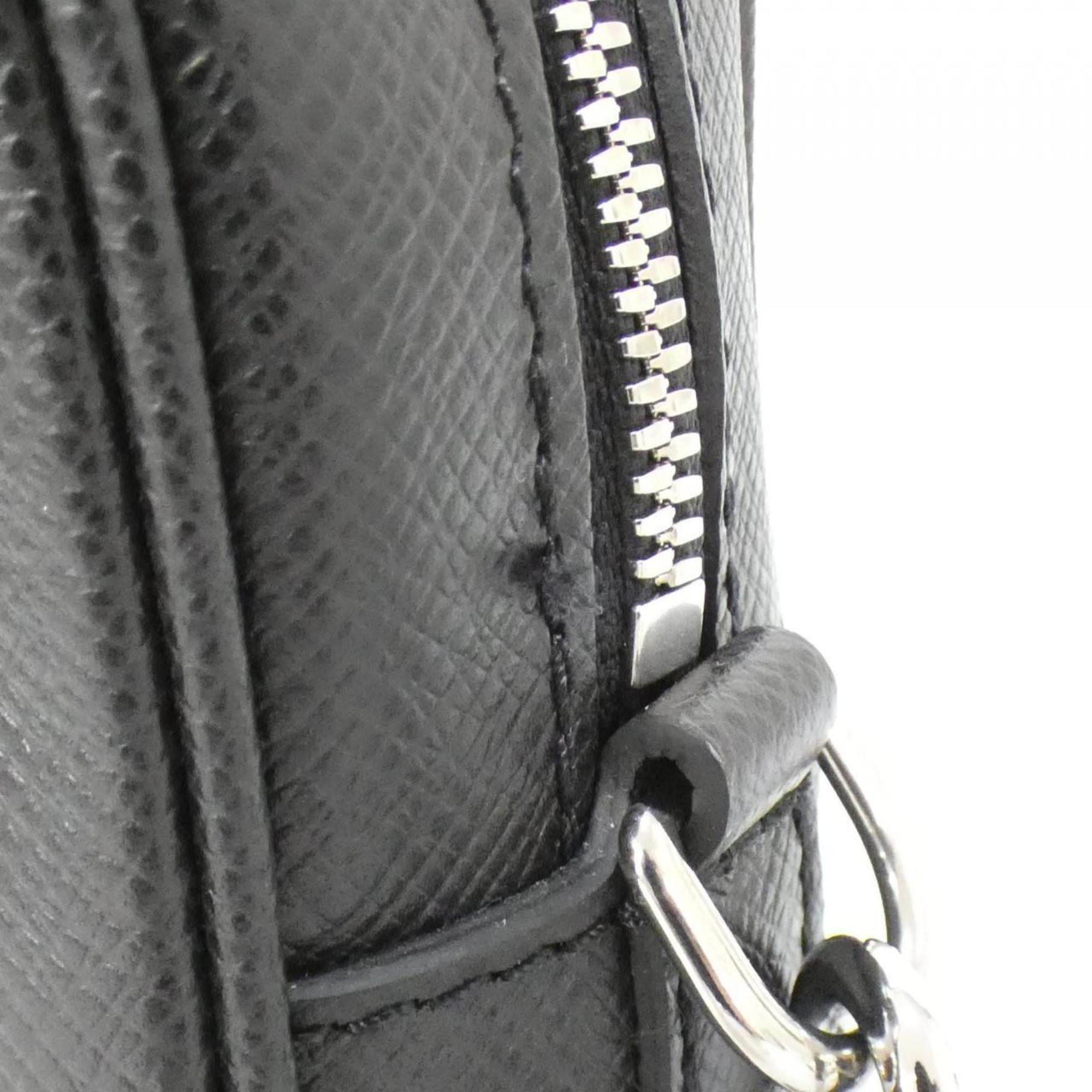 Louis Vuitton Black Leather Pochette (Pre-Owned)