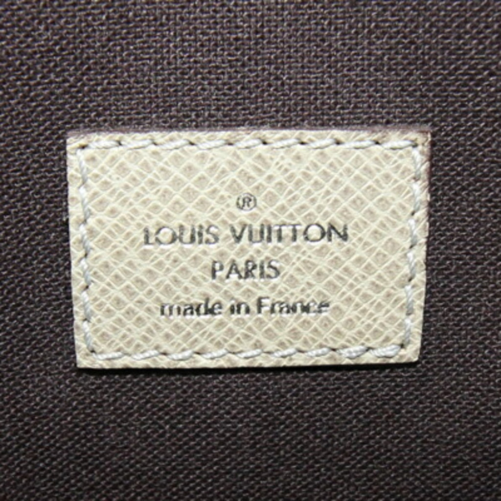 Louis Vuitton Taiga Polaire Taiga Leather Shoulder Bag (Pre-Owned)
