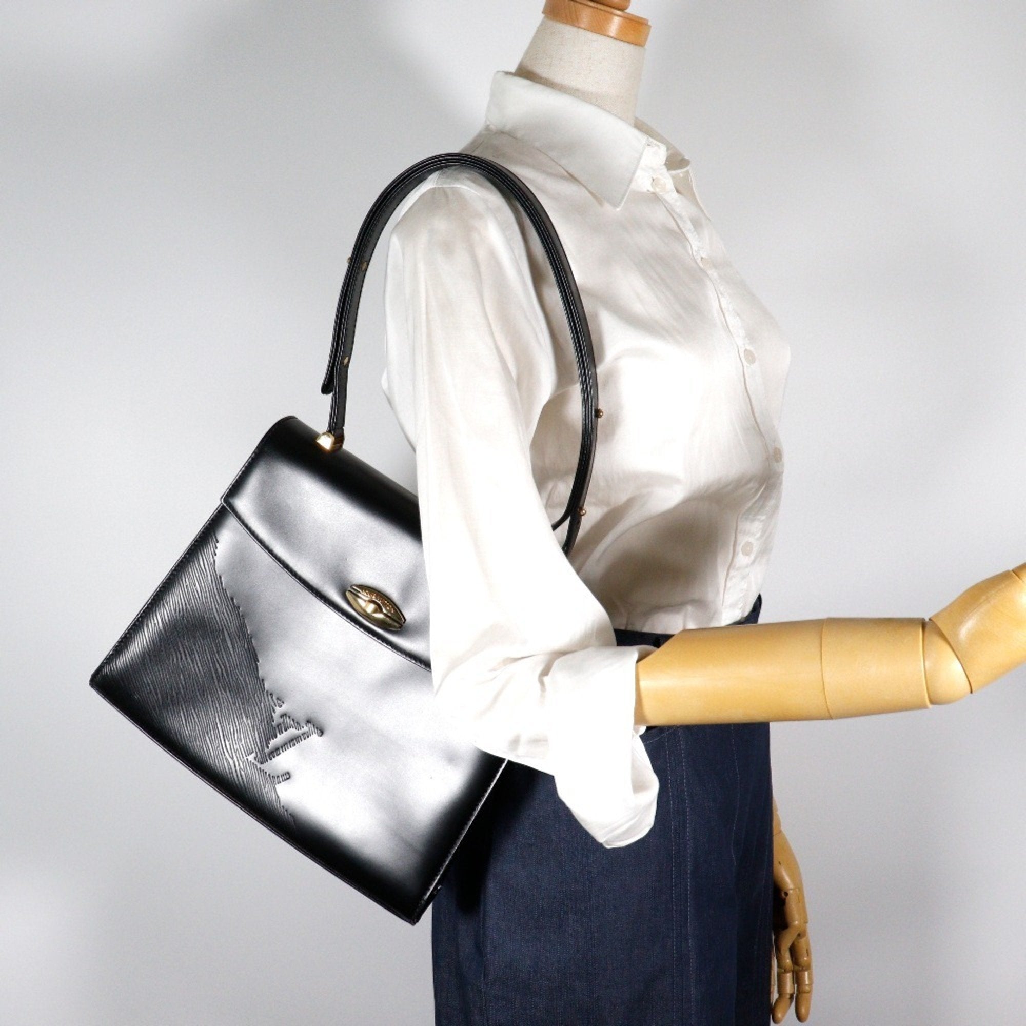Louis Vuitton Epi Black Noir Epi Leather Shoulder Bag (Pre-Owned)