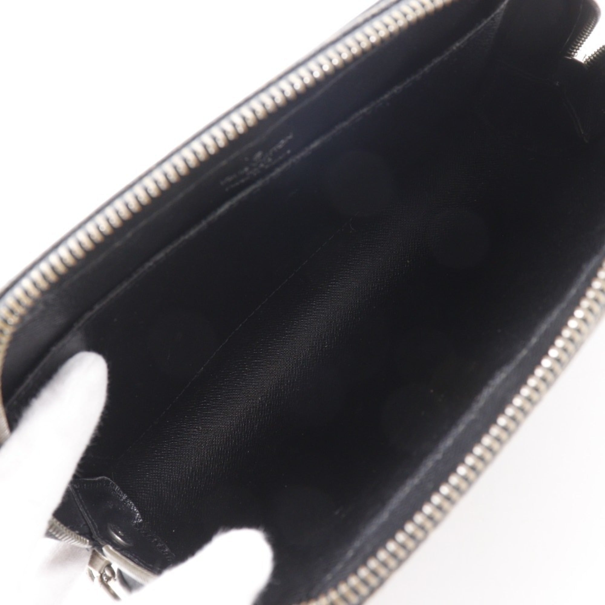 Louis Vuitton Taiga Ardoise Black Taiga Leather Handbag (Pre-Owned)