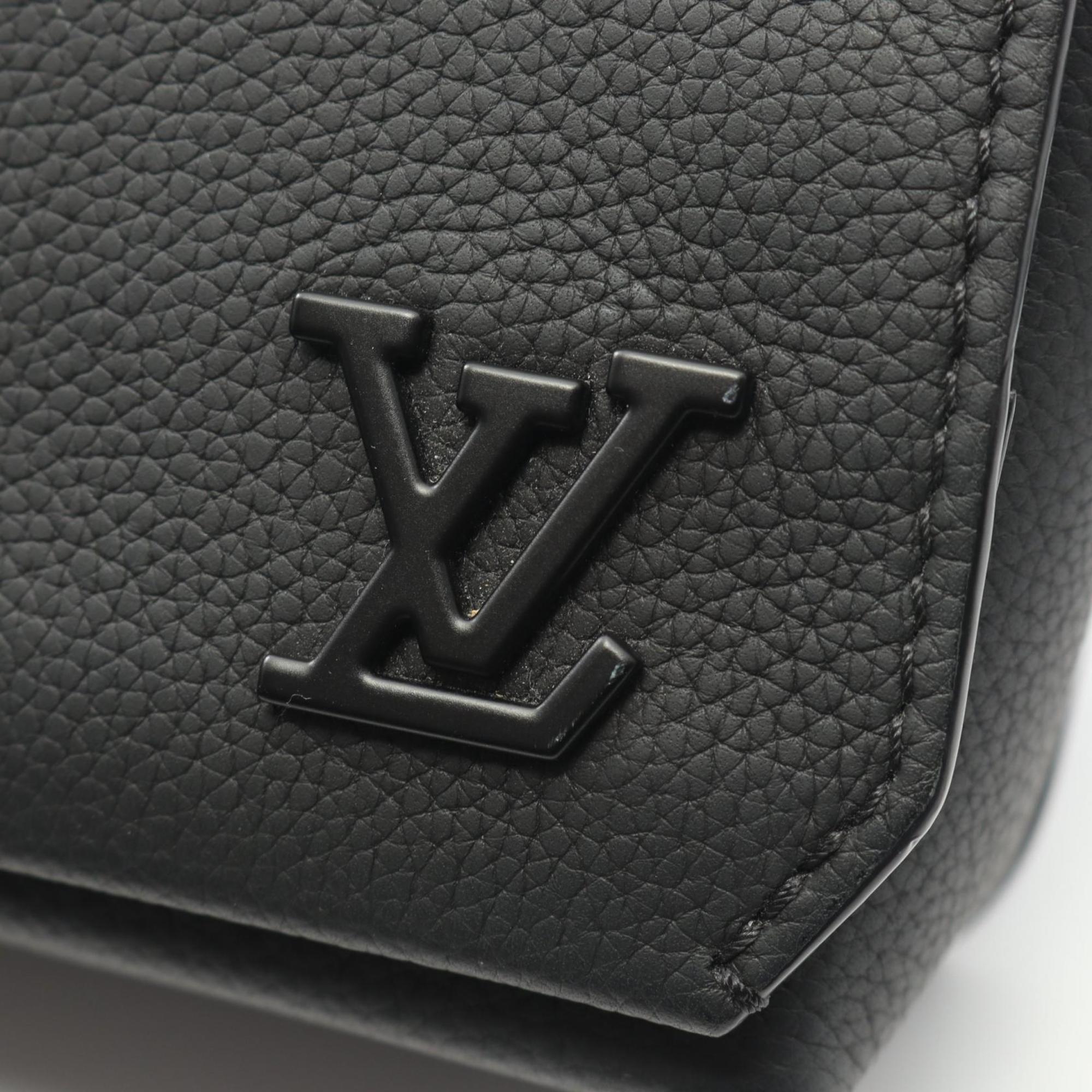 Louis Vuitton Black Leather Shoulder Bag (Pre-Owned)