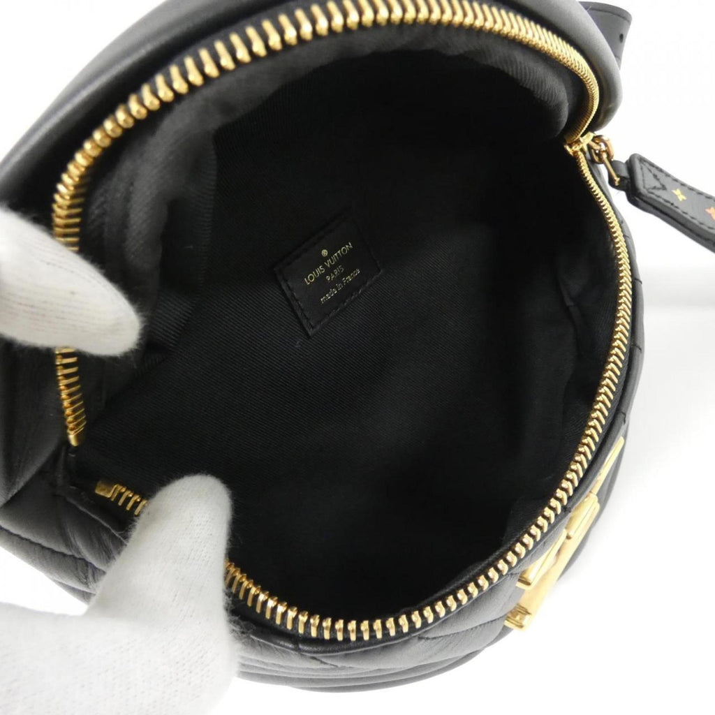 Louis Vuitton Black Leather Shoulder Bag (Pre-Owned)