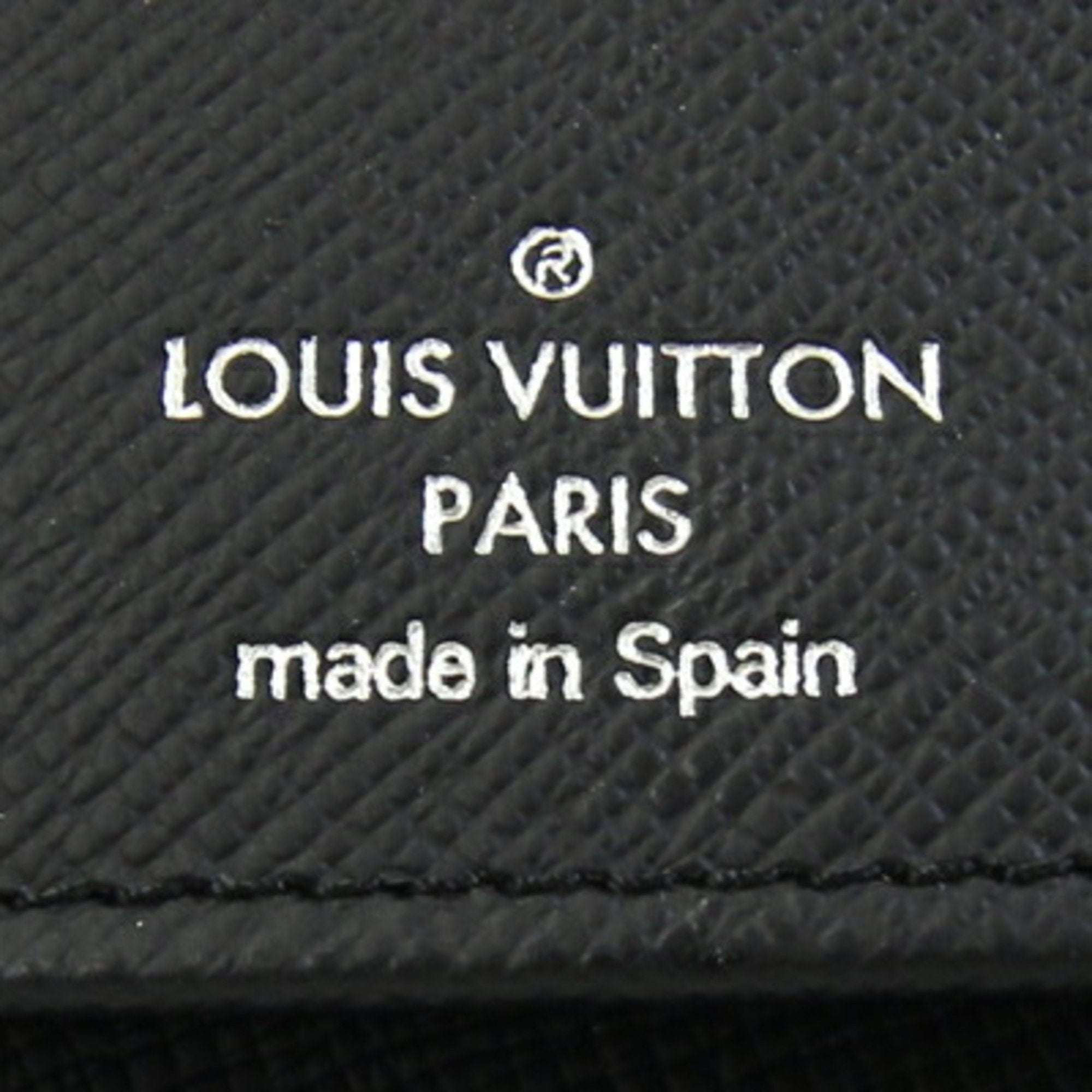 Louis Vuitton Black Noir Taiga Leather Leather Long Wallet (Bi-Fold) (Pre-Owned)