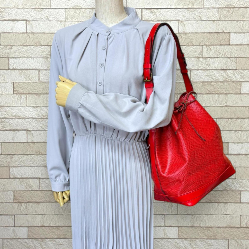 Louis Vuitton Castilian Red Red Color Epi Leather Shoulder Bag (Pre-Owned)