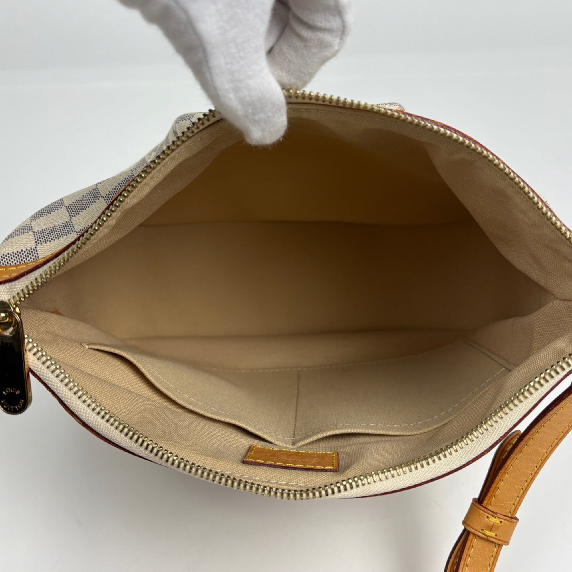 Louis Vuitton White Damier Azur Shoulder Bag (Pre-Owned)
