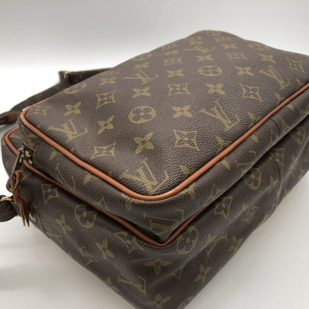 Louis Vuitton Brown Monogram Canvas Shoulder Bag (Pre-Owned)