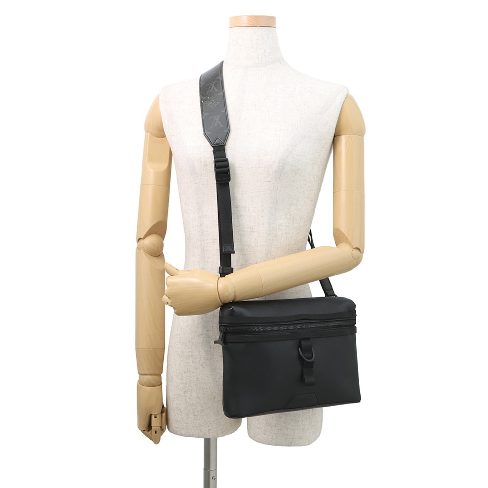 Louis Vuitton Black Noir Leather Messenger Bag Shoulder Bag (Pre-Owned)