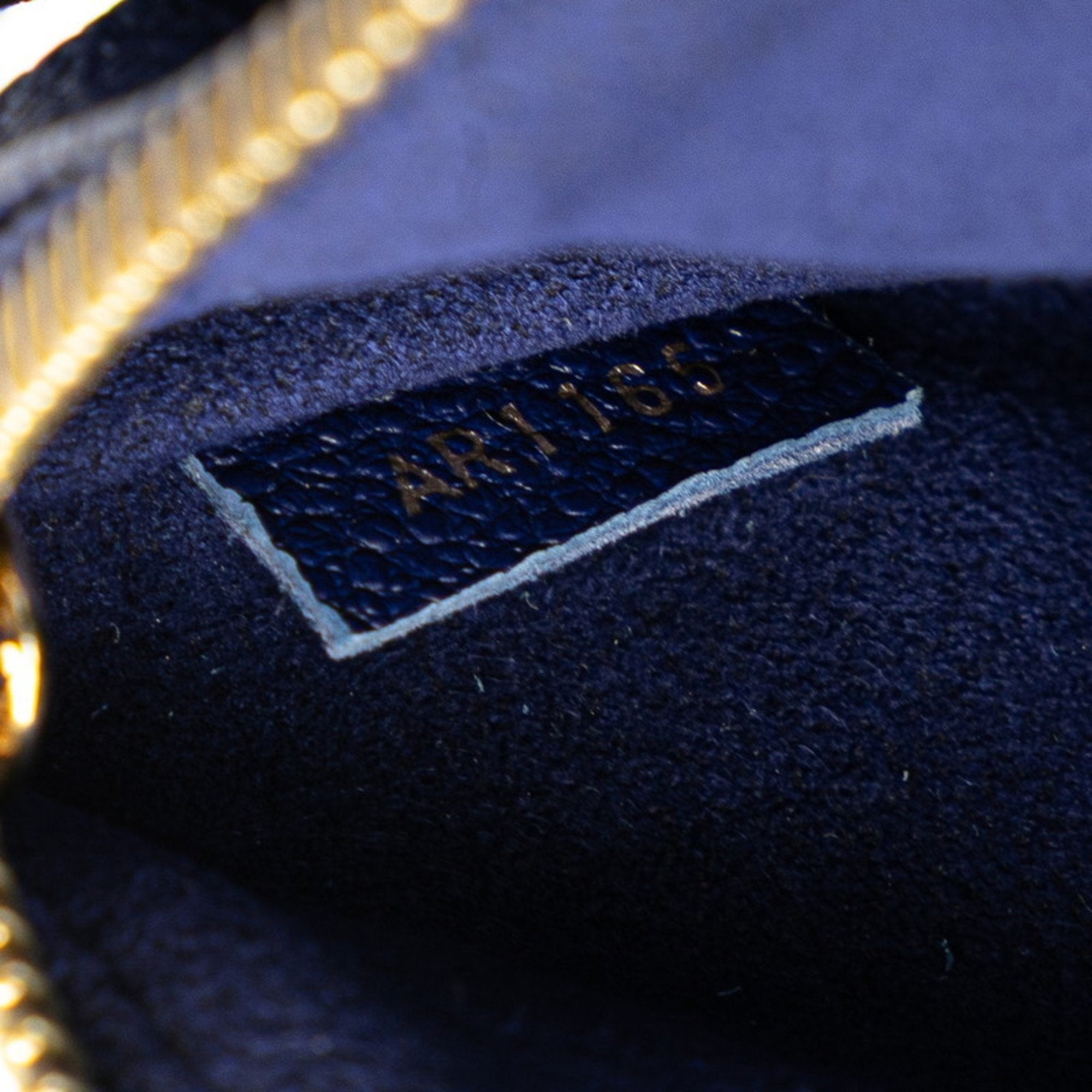 Louis Vuitton Blue Leather Shoulder Bag (Pre-Owned)