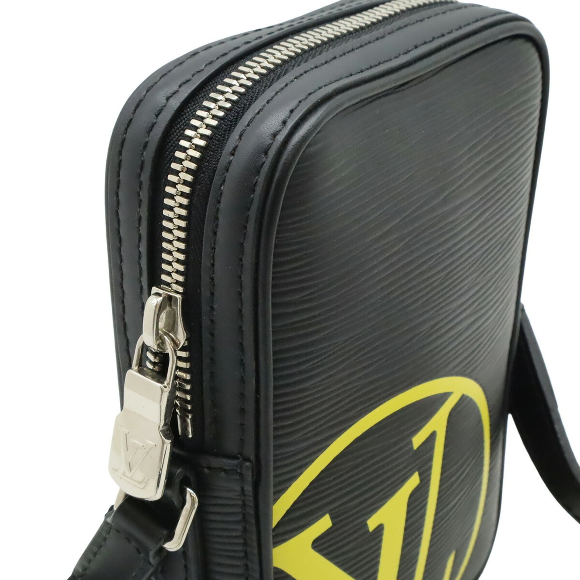 Louis Vuitton Epi Black Noir Epi Leather Pochette Shoulder Bag (Pre-Owned)