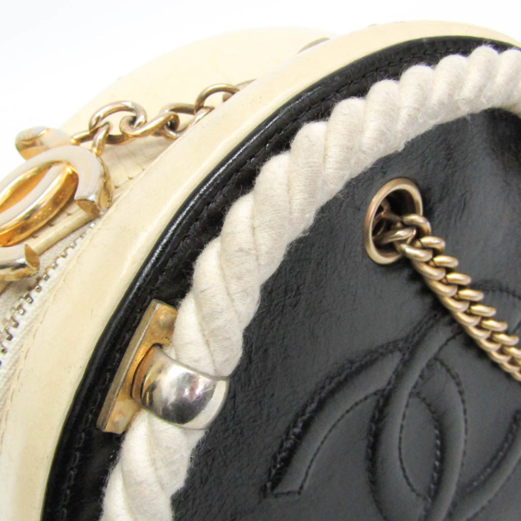 En Vogue Round Bag Crumpled Calfskin Small