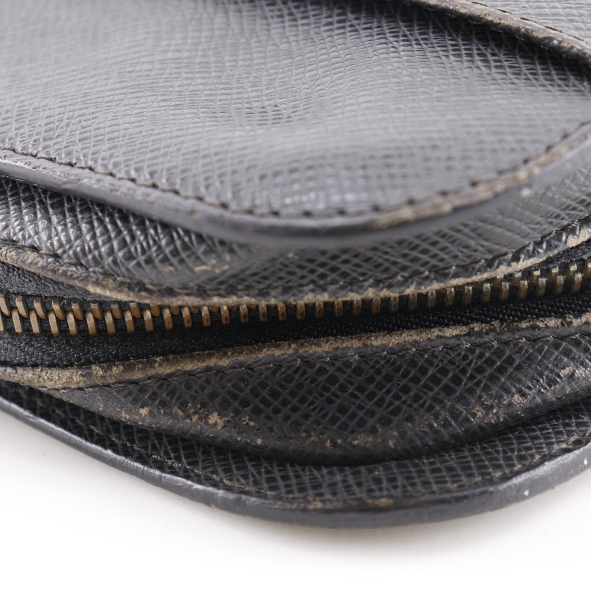 Louis Vuitton Taiga Ardoise Black Taiga Leather Handbag (Pre-Owned)