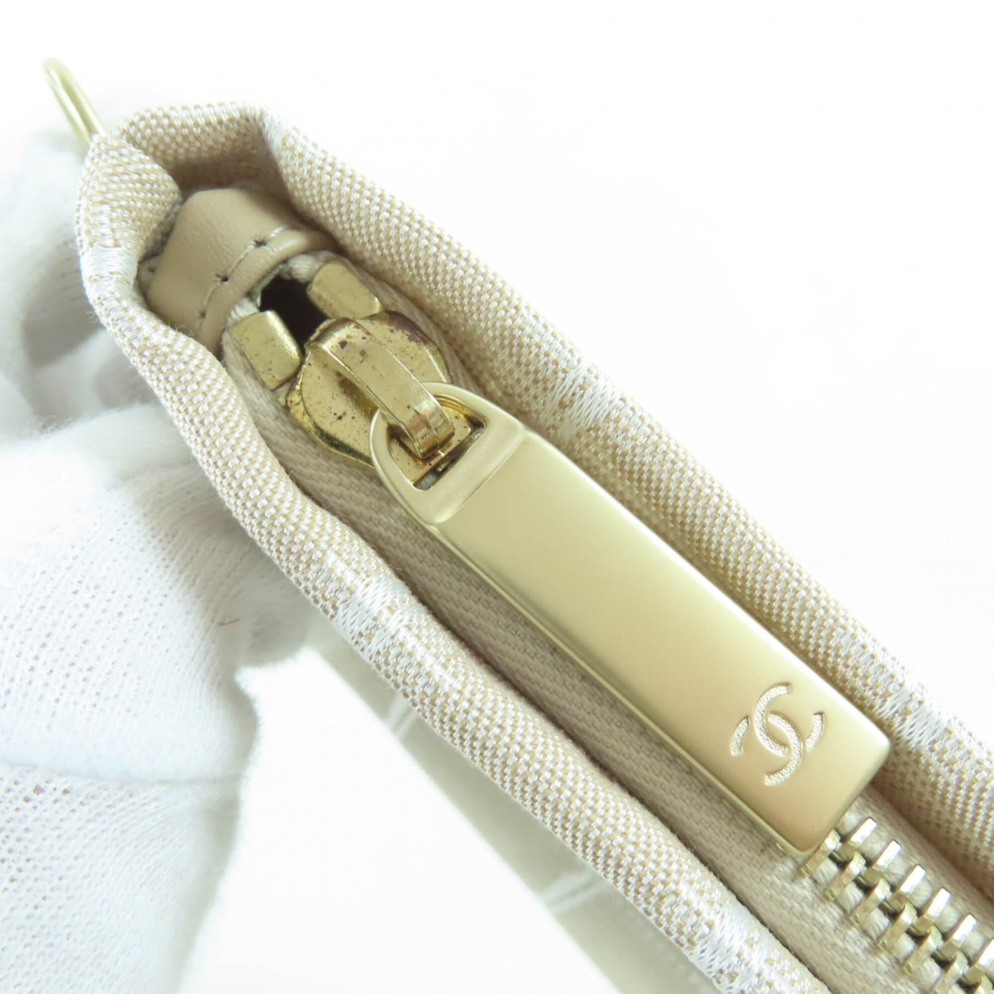 Travel Line Wallet on Chain Quilted Nylon