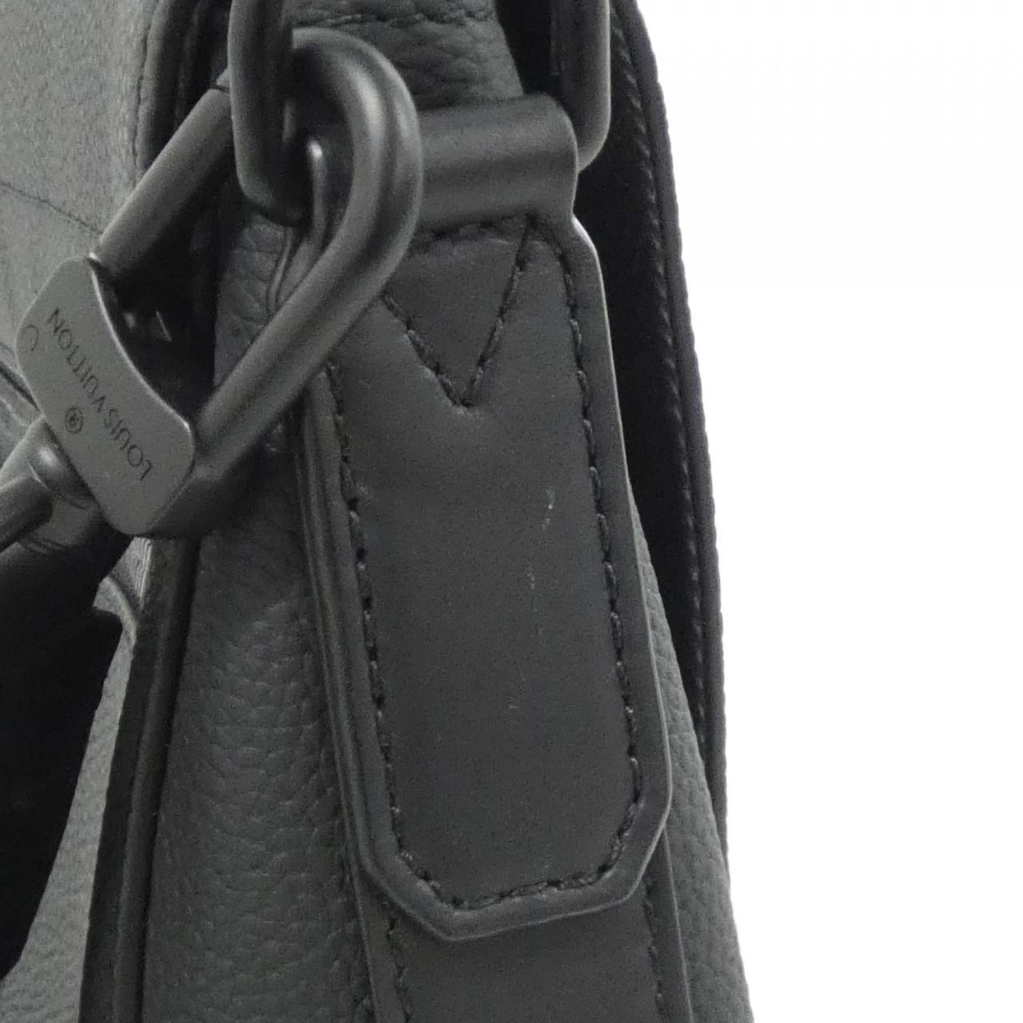 Louis Vuitton Black Leather Shoulder Bag (Pre-Owned)