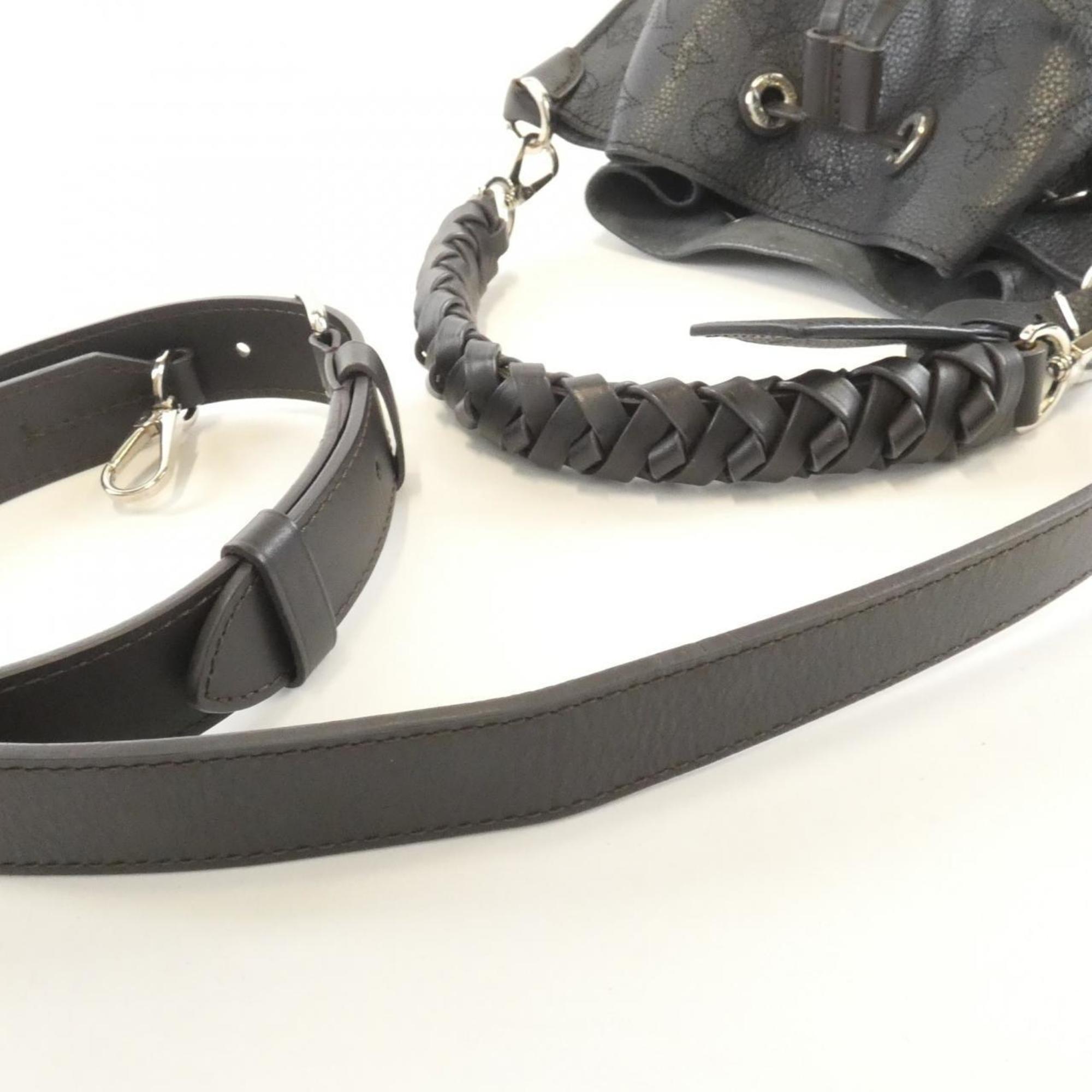 Louis Vuitton Black Leather Shoulder Bag (Pre-Owned)