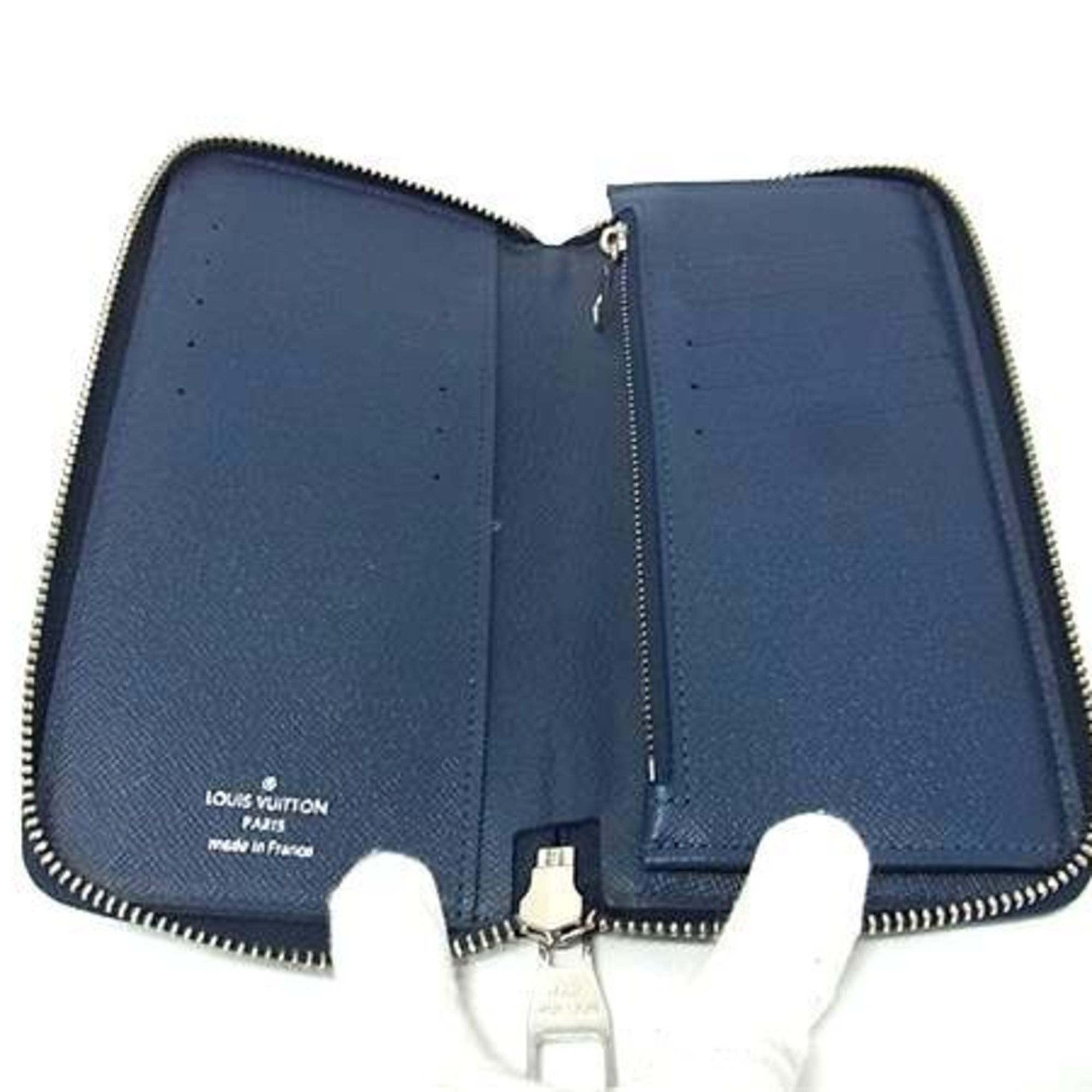 Louis Vuitton Taiga Blue Taiga Leather Long Wallet (Bi-Fold) (Pre-Owned)