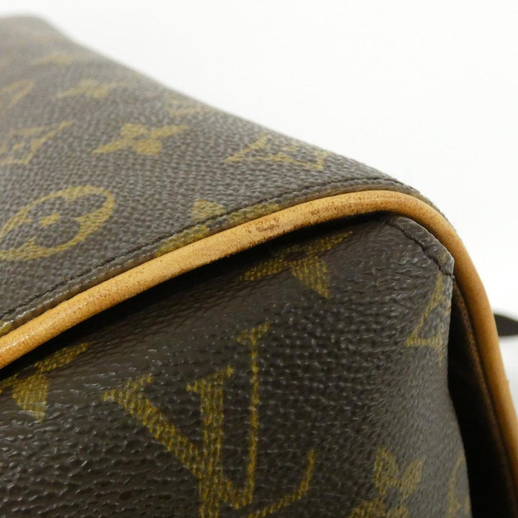 Louis Vuitton Marron Coated Canvas Shoulder Bag (Pre-Owned)