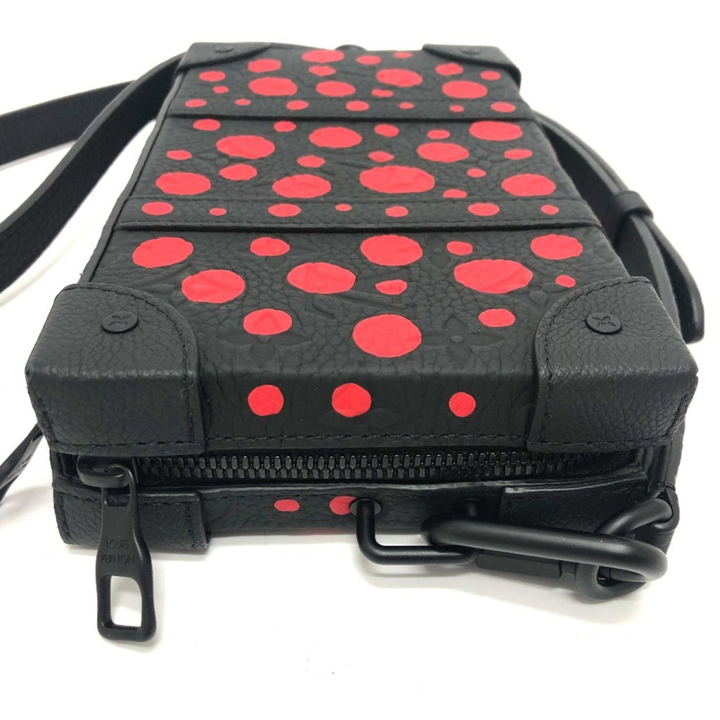 Louis Vuitton Black Leather Shoulder Bag (Pre-Owned)
