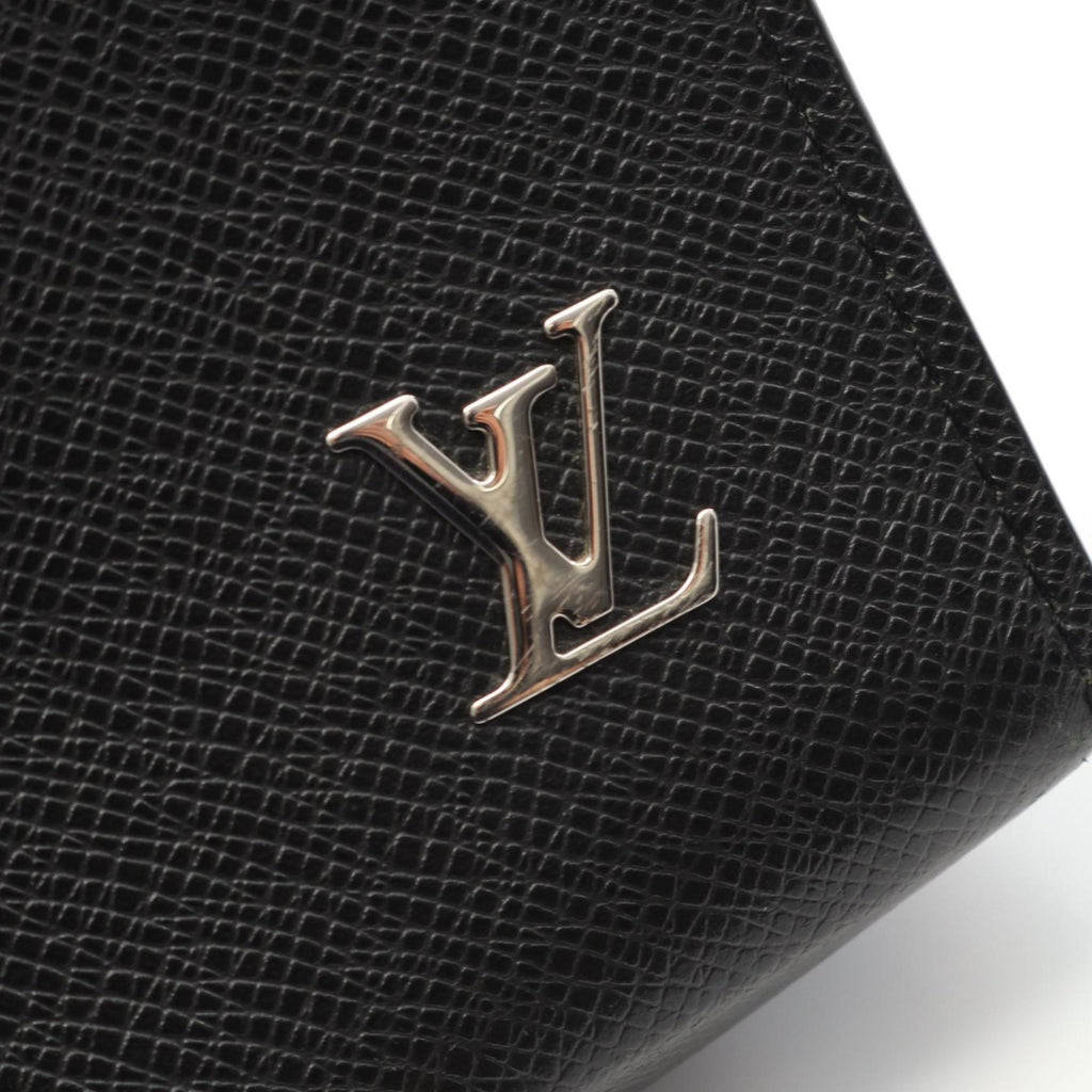 Louis Vuitton Taiga Black Taiga Leather Clutch Bag Pochette (Pre-Owned)